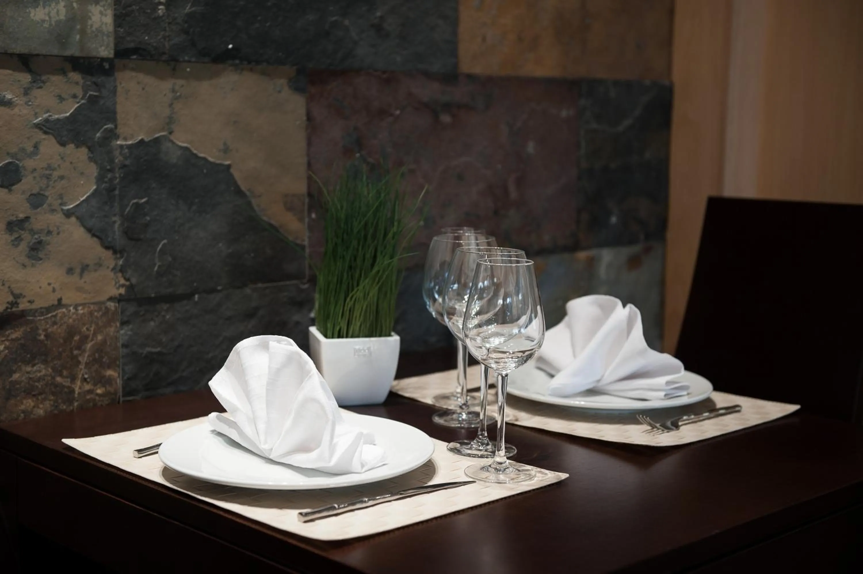 Restaurant/places to eat in Mondim AL & Spa