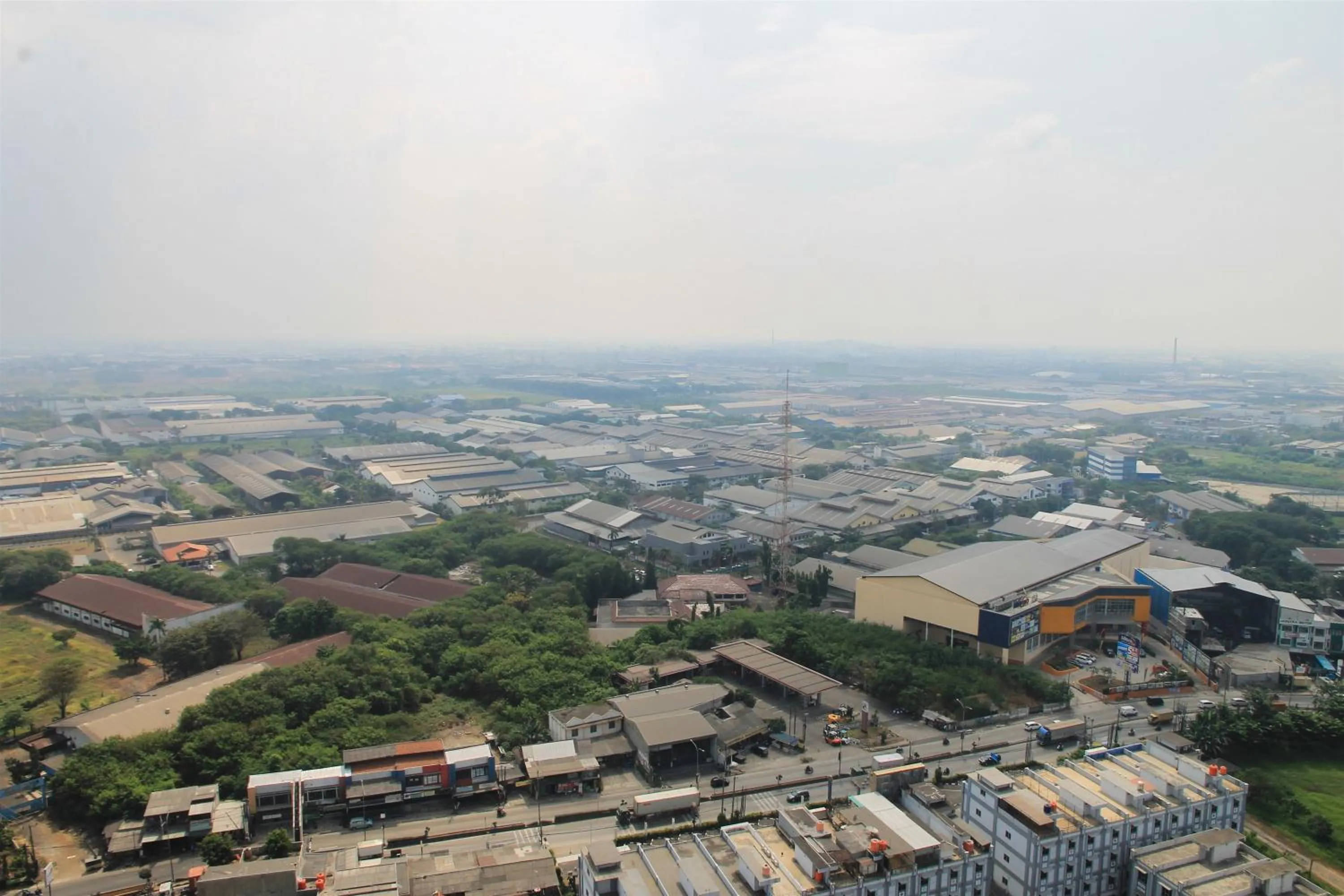 Comfy Studio Room The Oasis Cikarang Apartment By Travelio