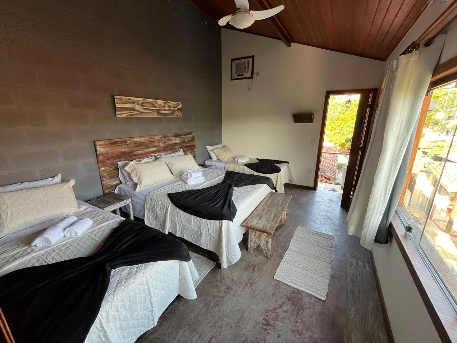 Photo of the whole room, Bed in Guesthouse Casa da Aroeira