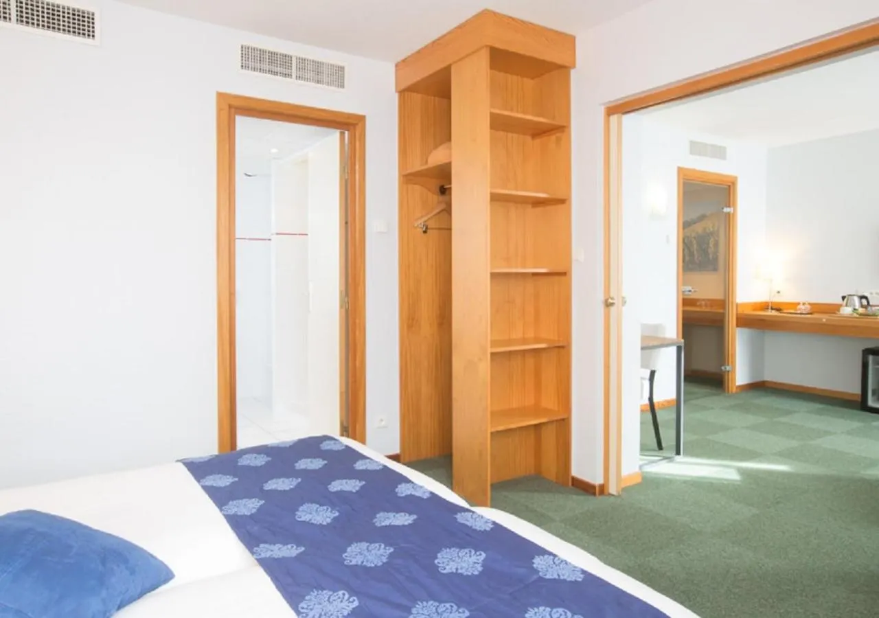 Photo of the whole room, Bed in Best Western Plus Hotel & SPA Le Schoenenbourg