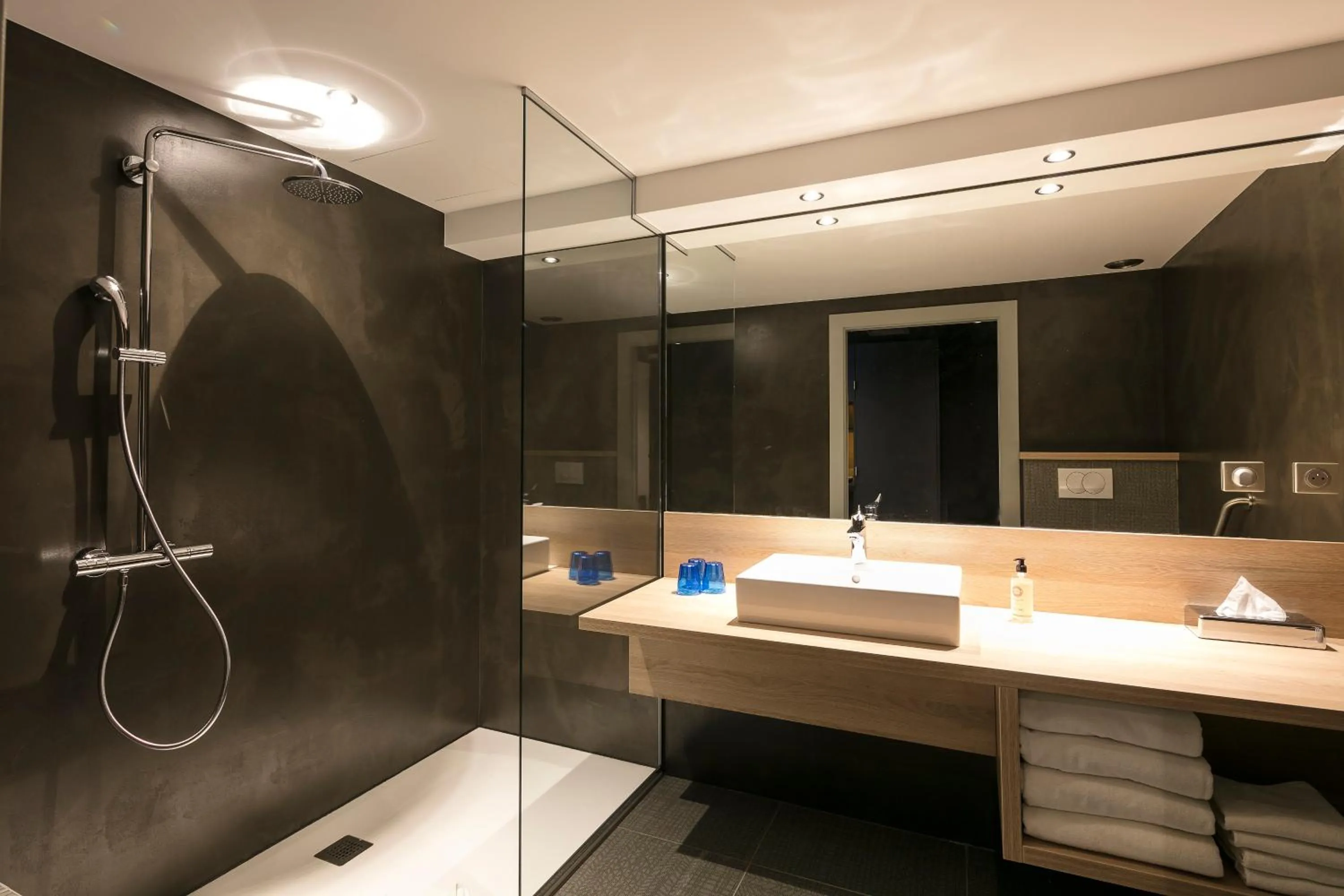 Shower in Best Western Plus Hotel & SPA Le Schoenenbourg