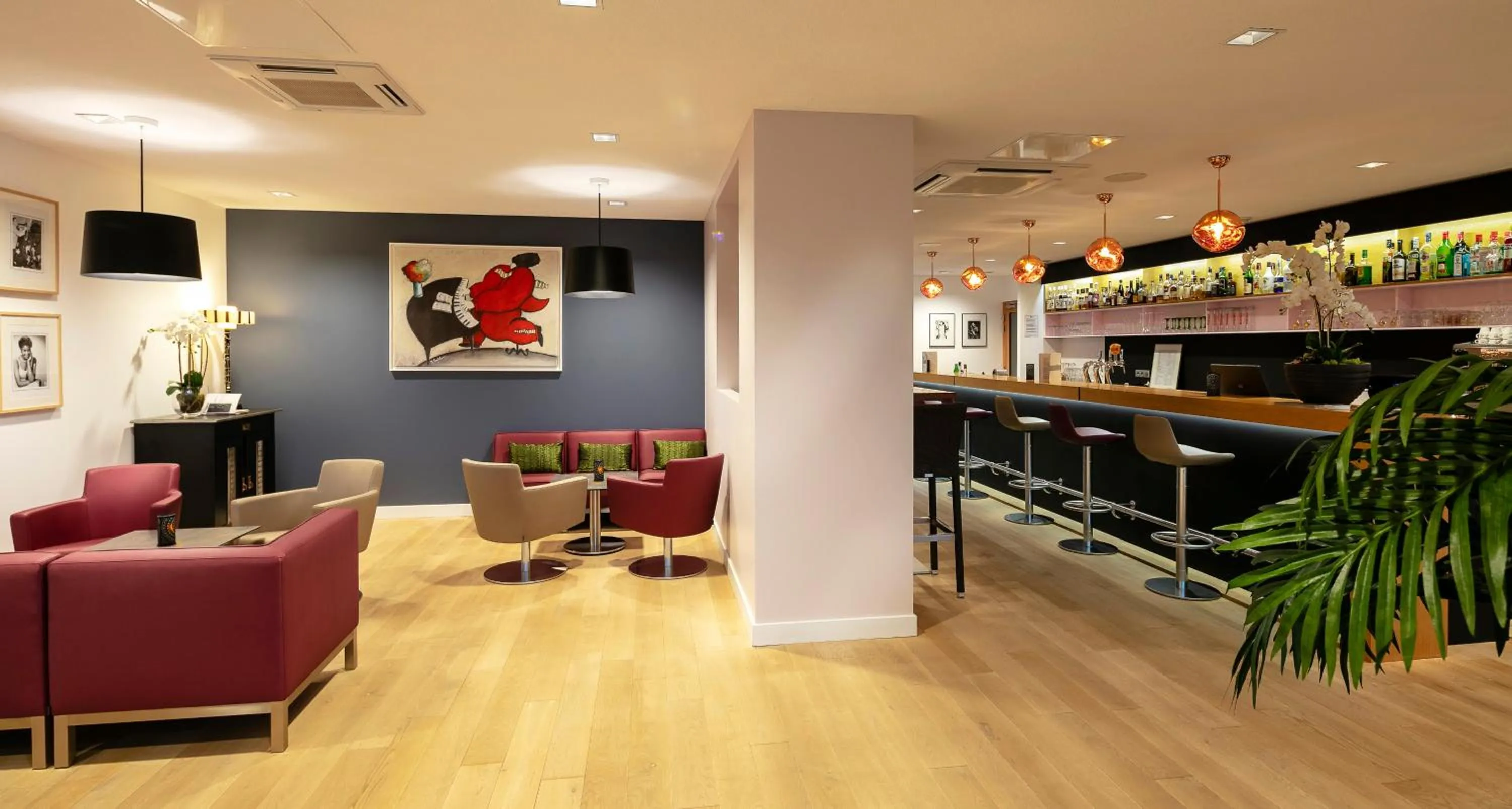Lounge or bar in Best Western Plus Hotel & SPA Le Schoenenbourg