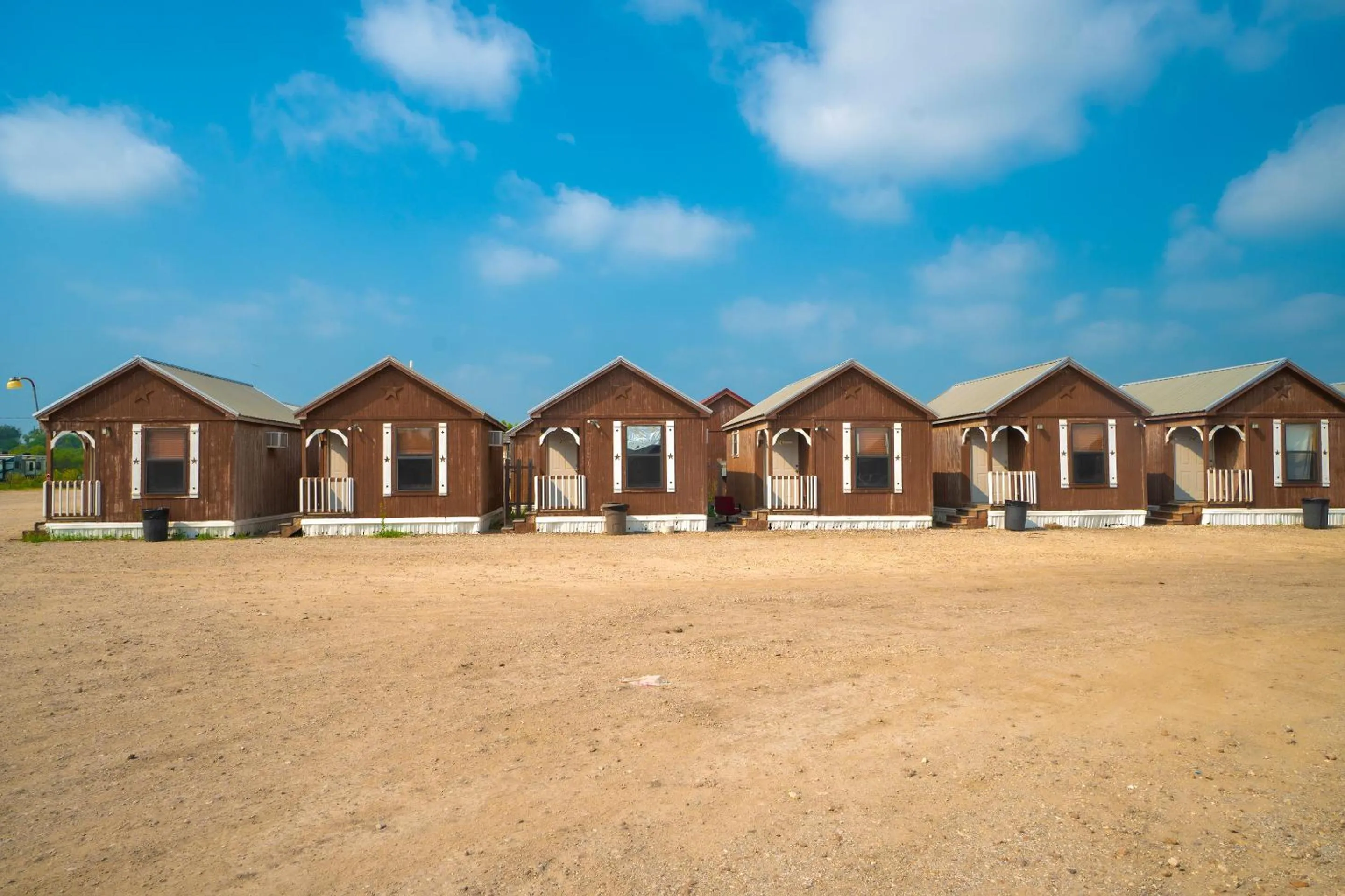 Facade/entrance in Grand Eagle Ford Lodge & RV Park
