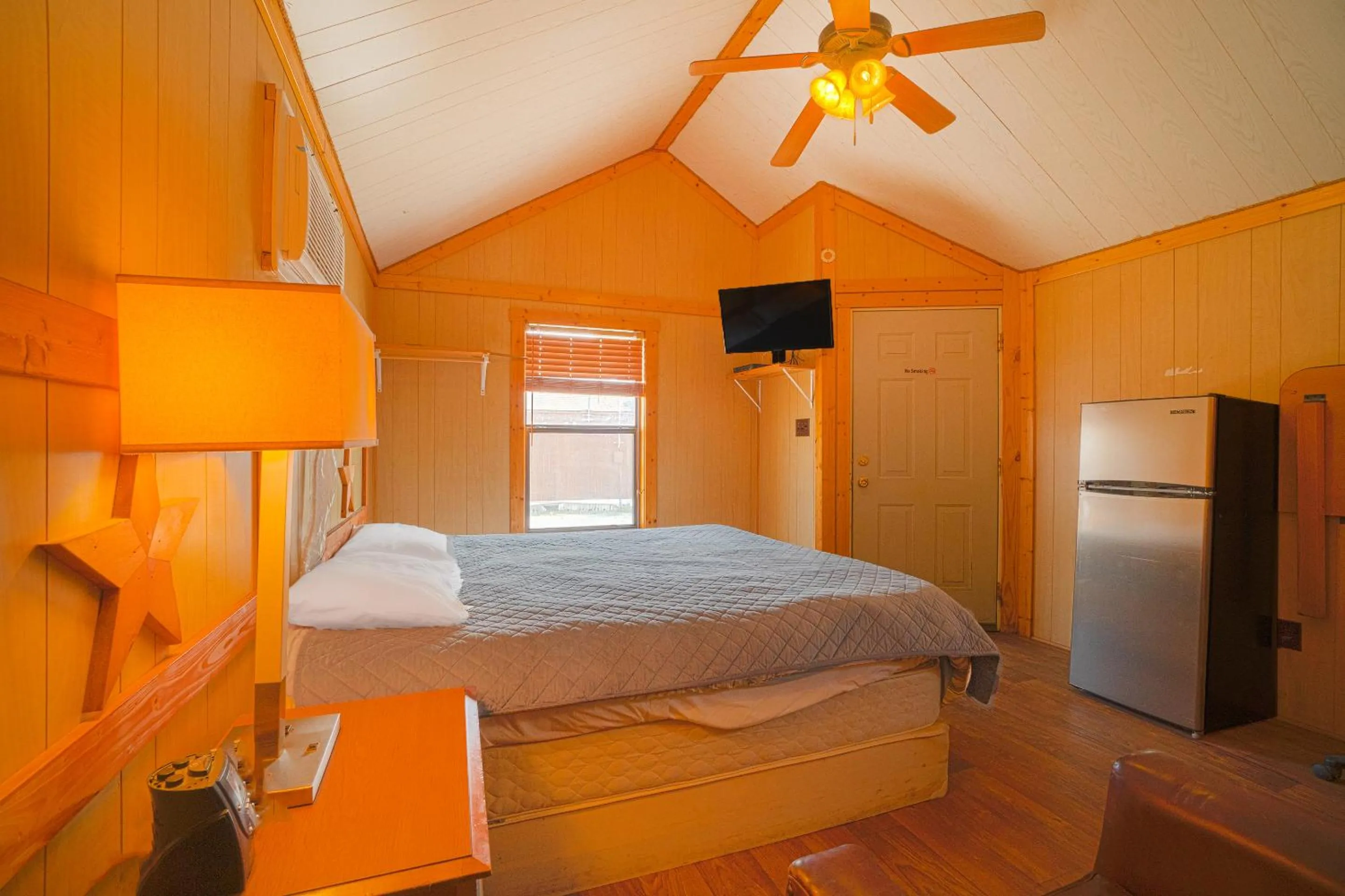 Bedroom in Grand Eagle Ford Lodge & RV Park