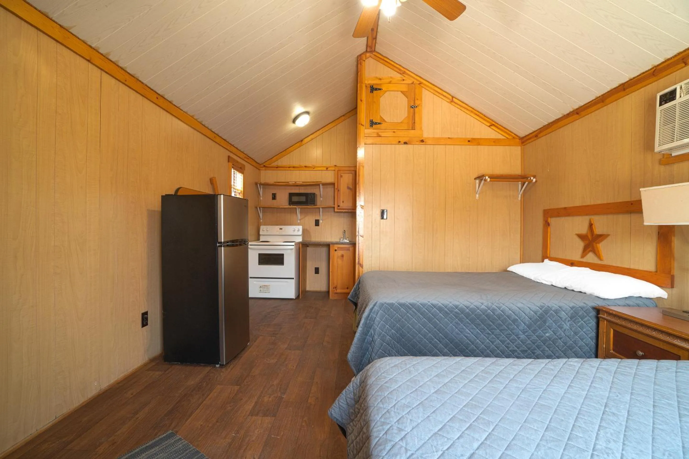 Bedroom in Grand Eagle Ford Lodge & RV Park