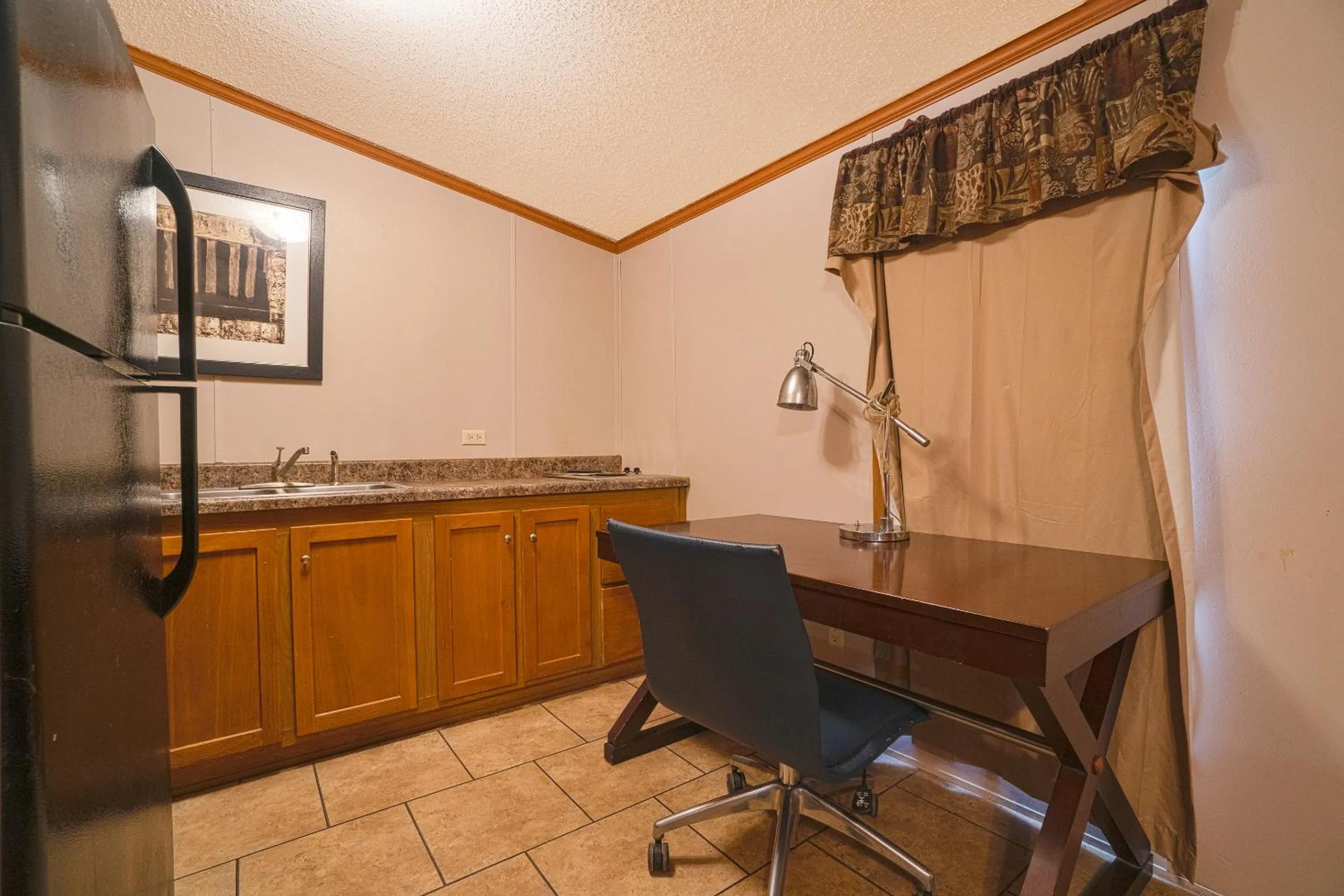 Kitchen or kitchenette in Grand Eagle Ford Lodge & RV Park