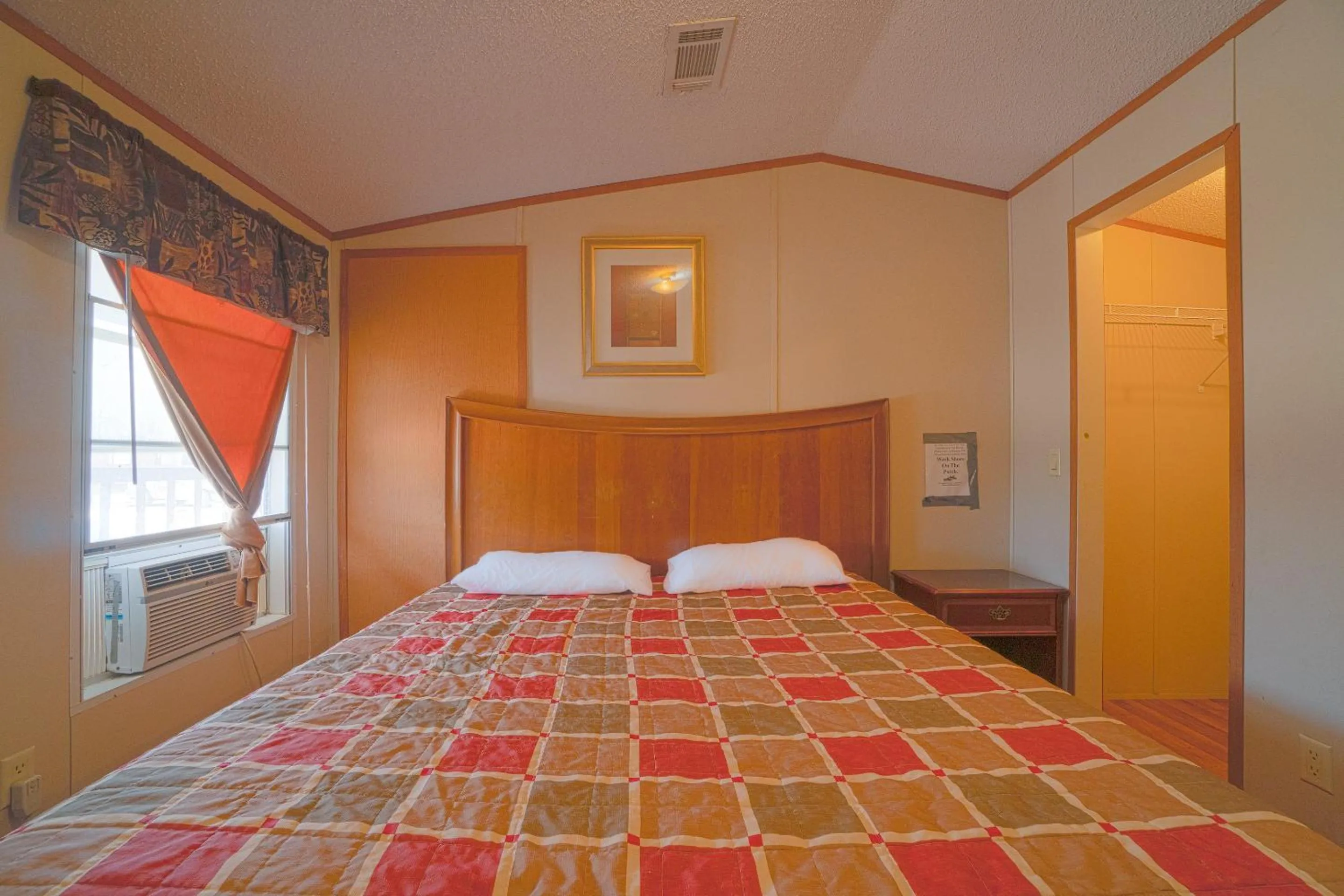 Bedroom in Grand Eagle Ford Lodge & RV Park