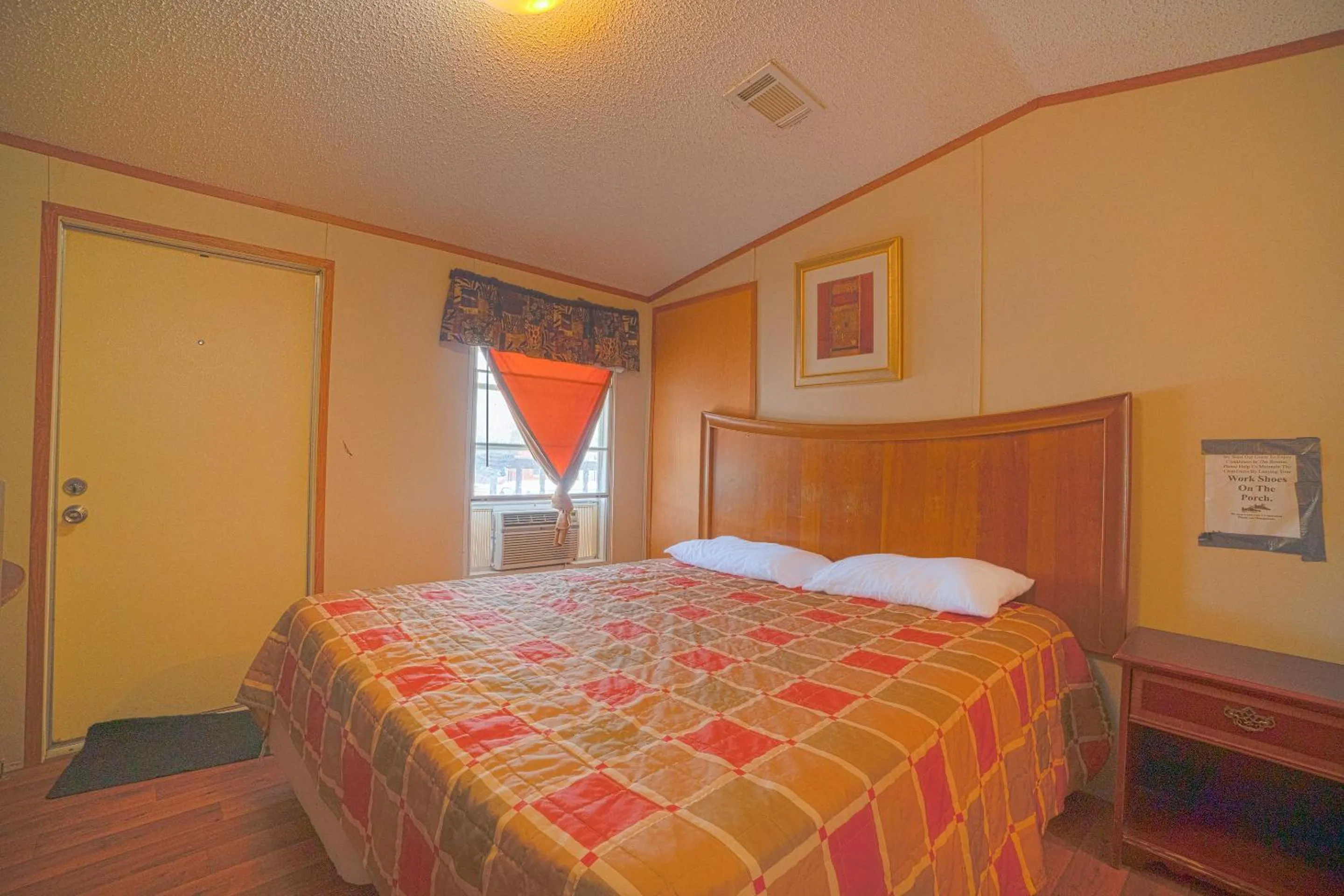 Bedroom in Grand Eagle Ford Lodge & RV Park