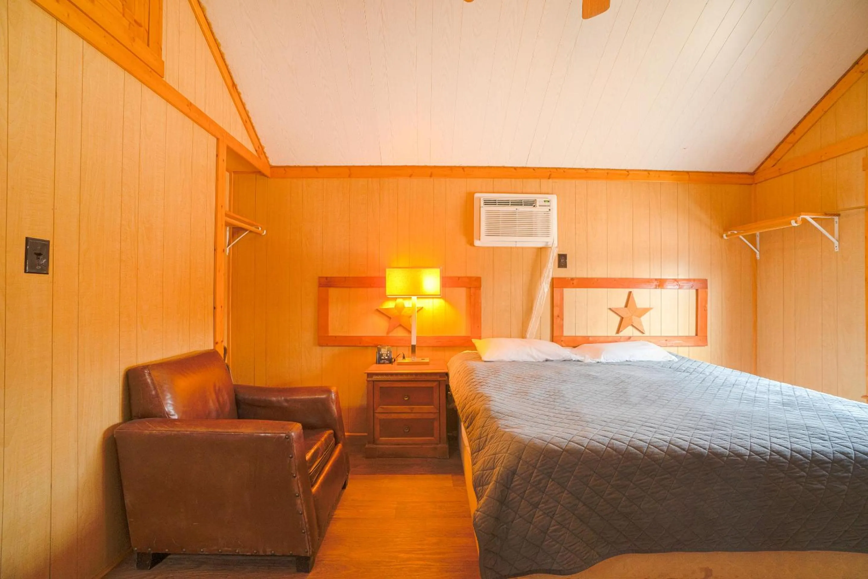 Bedroom in Grand Eagle Ford Lodge & RV Park