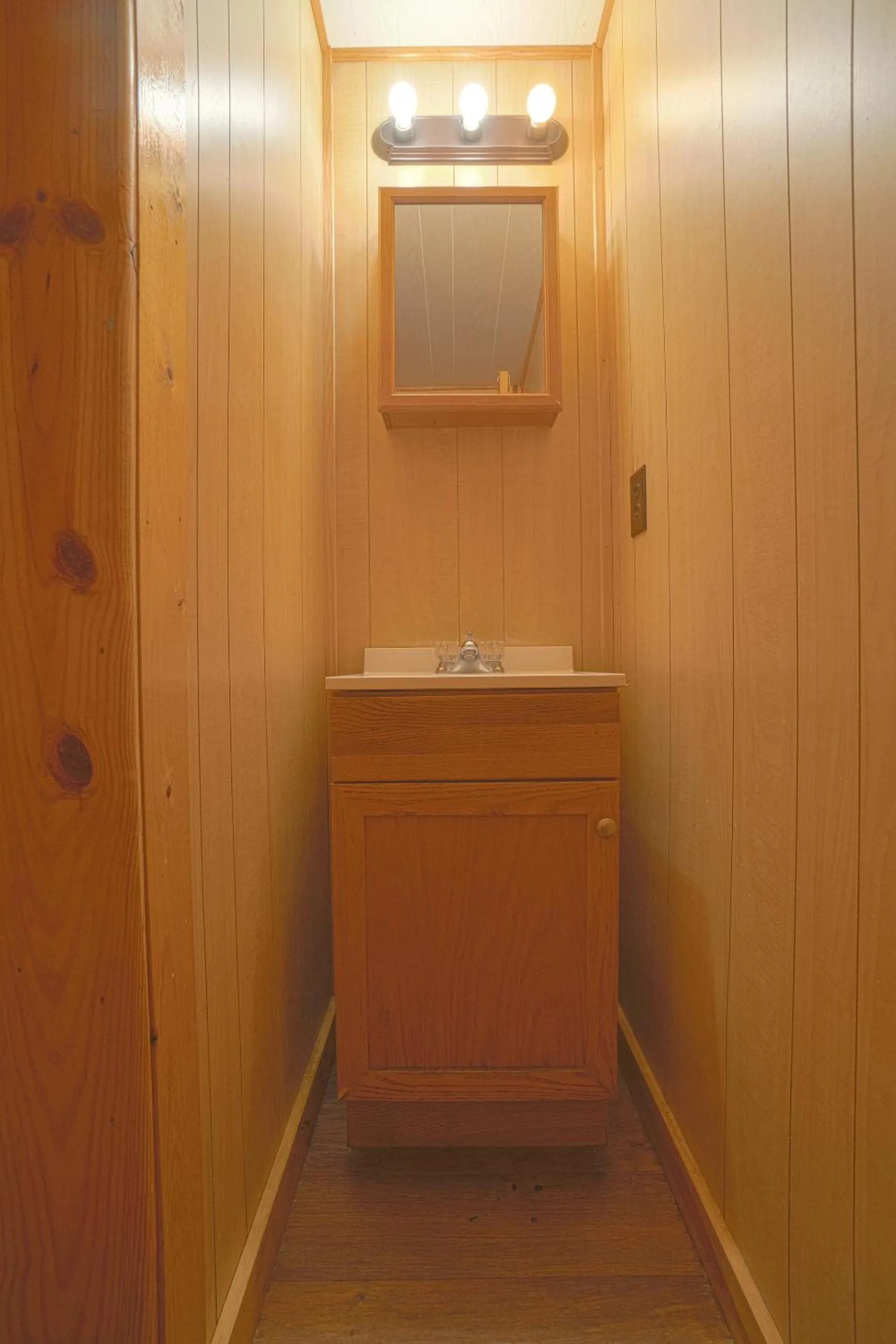 Bathroom in Grand Eagle Ford Lodge & RV Park
