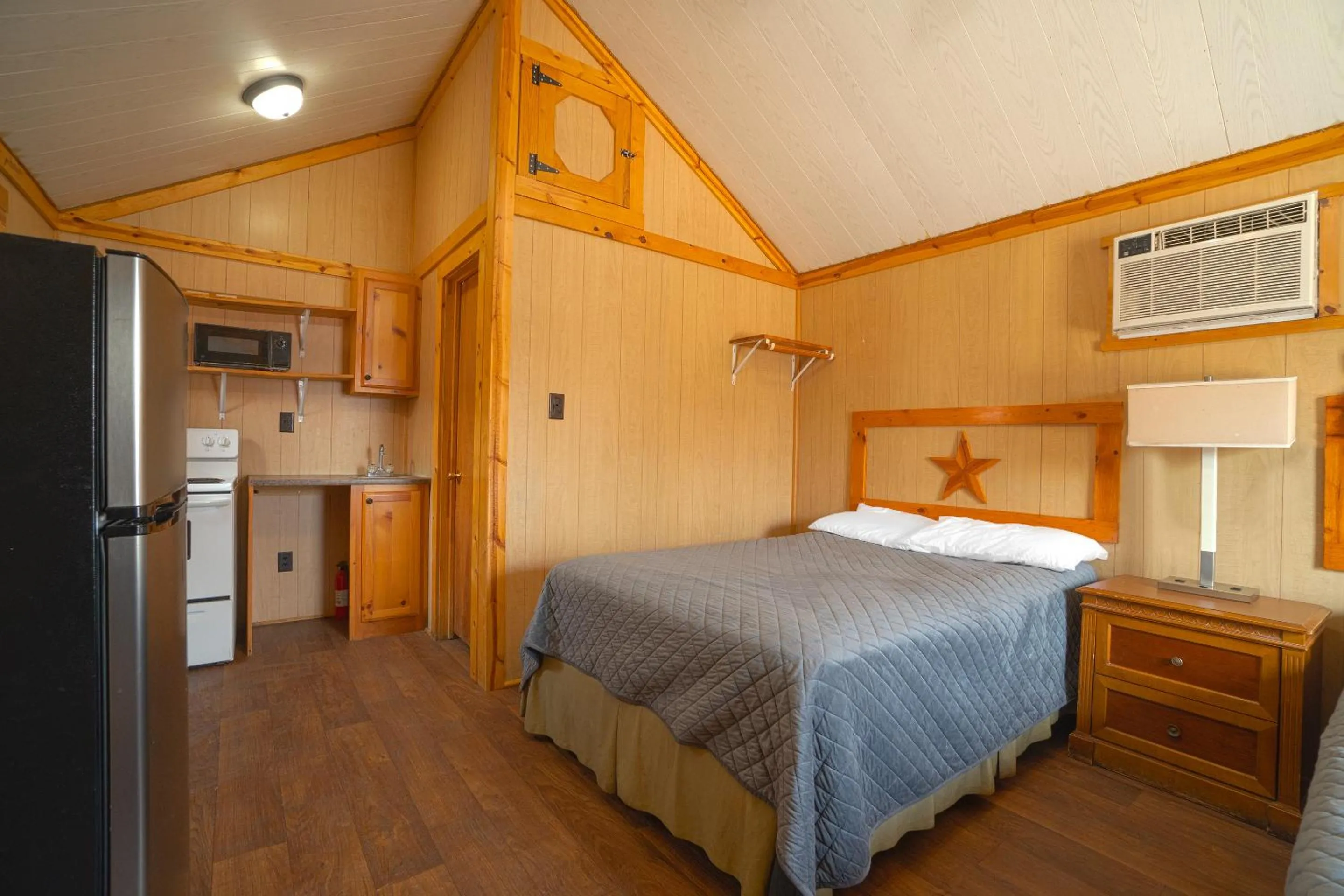 Bedroom in Grand Eagle Ford Lodge & RV Park