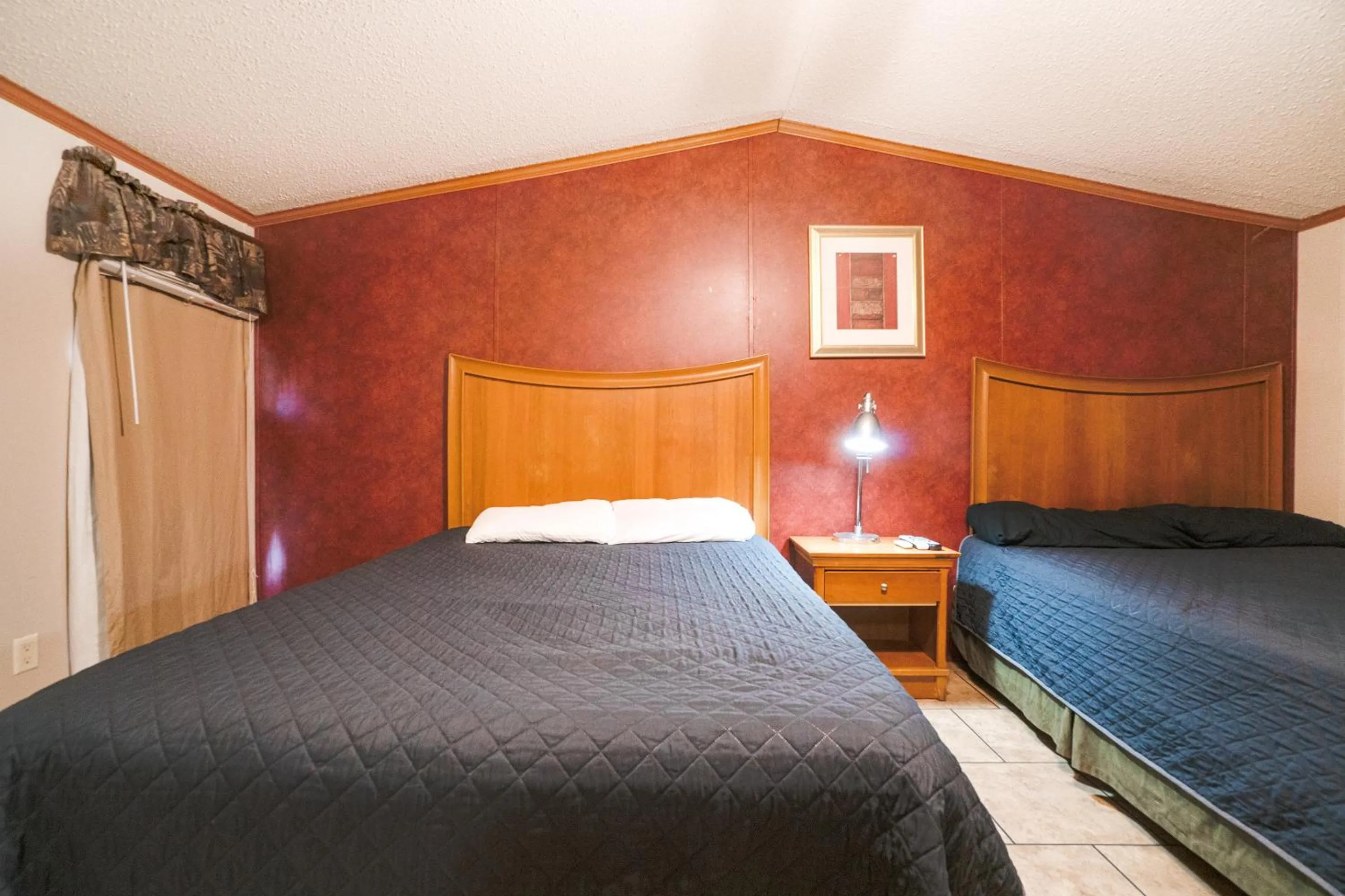 Bedroom in Grand Eagle Ford Lodge & RV Park