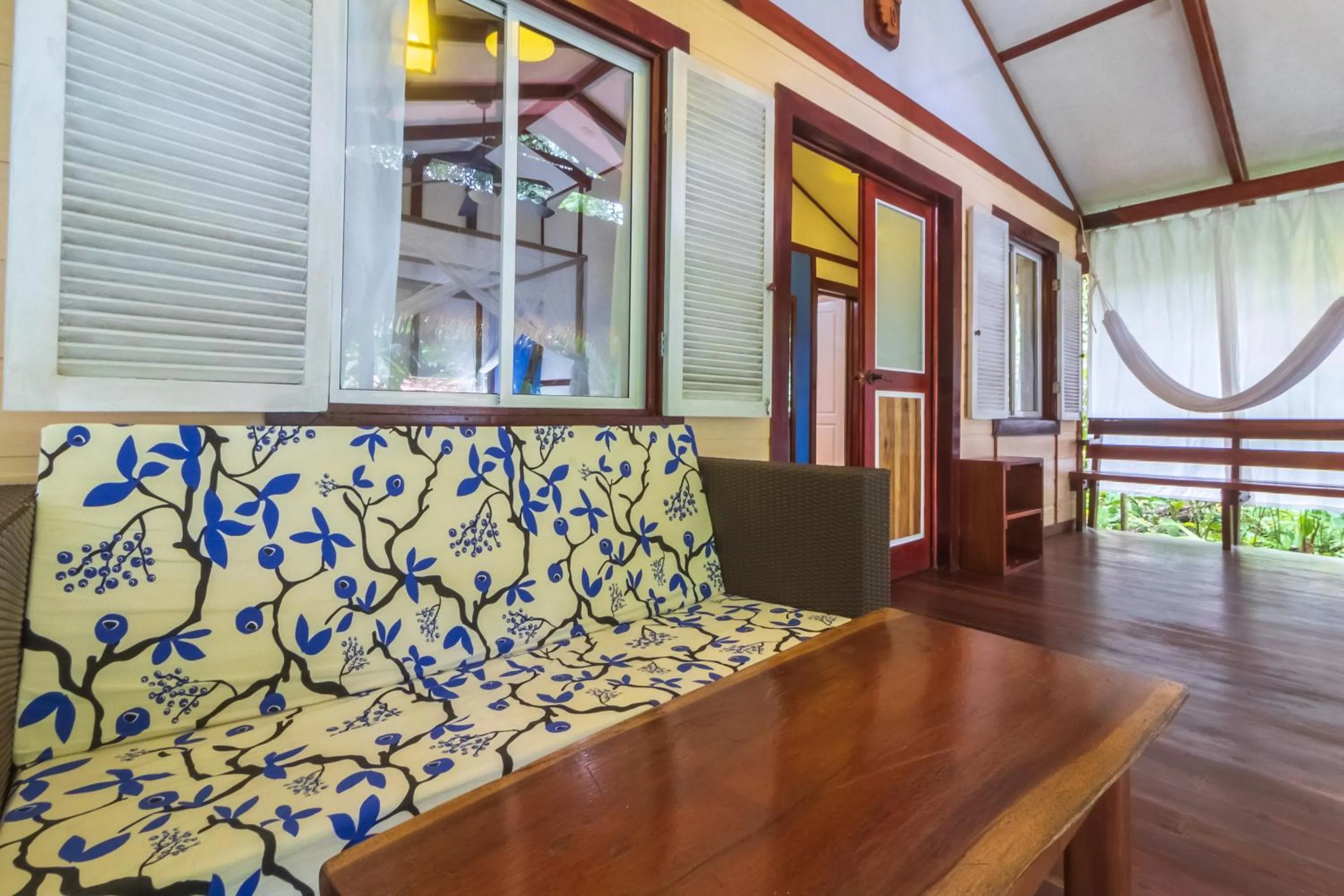 Living room in Namuwoki Lodge