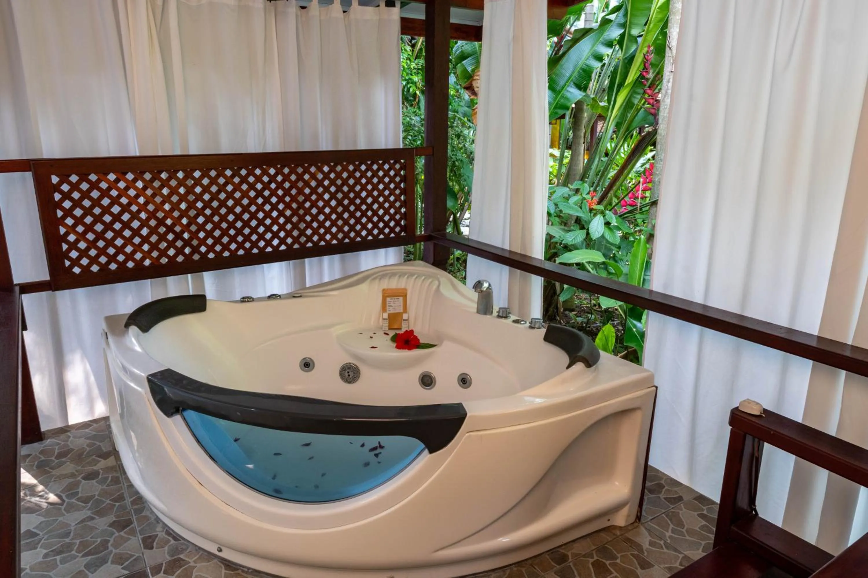 Hot Tub in Namuwoki Lodge