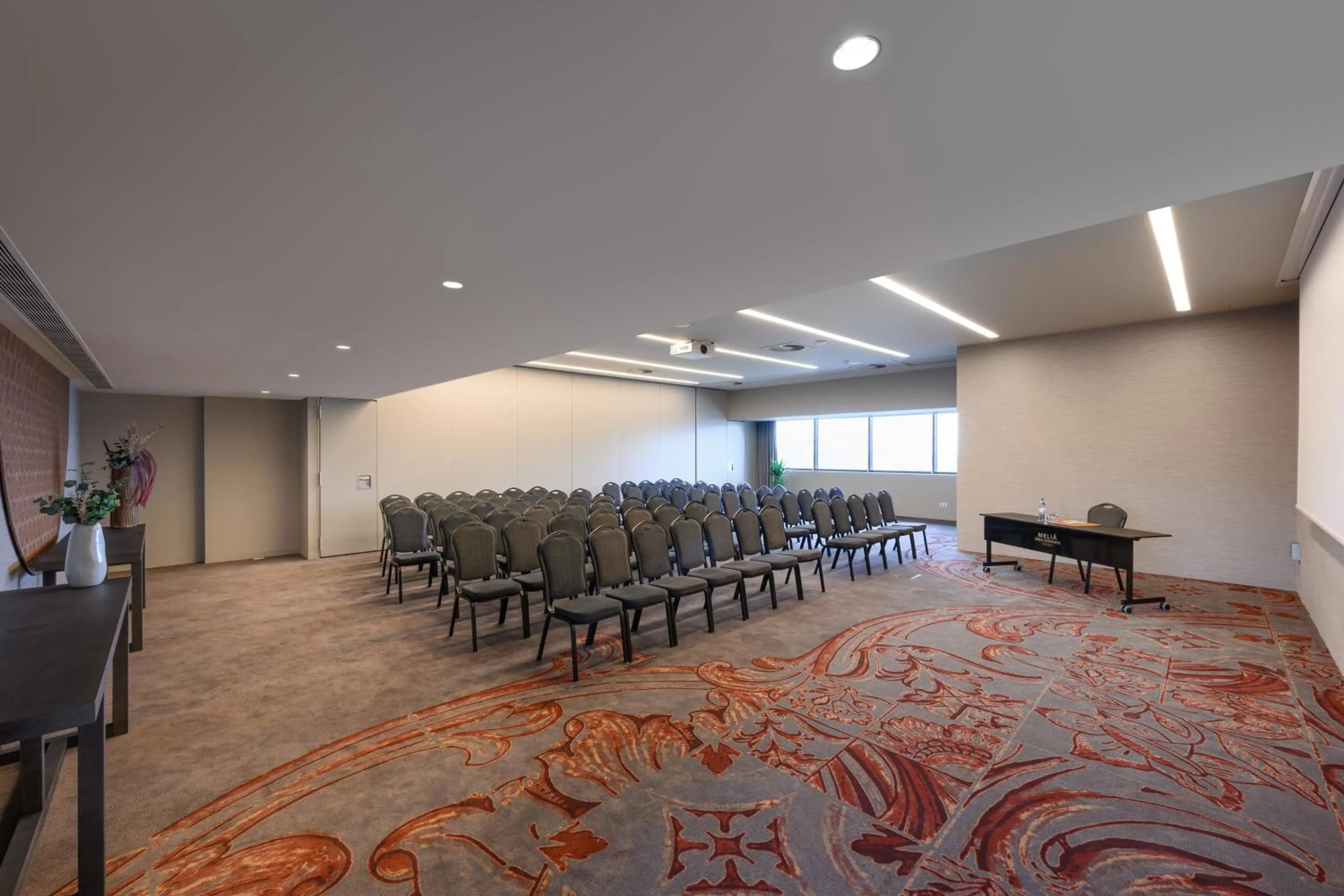 Meeting/conference room in Meliá Lisboa Aeroporto