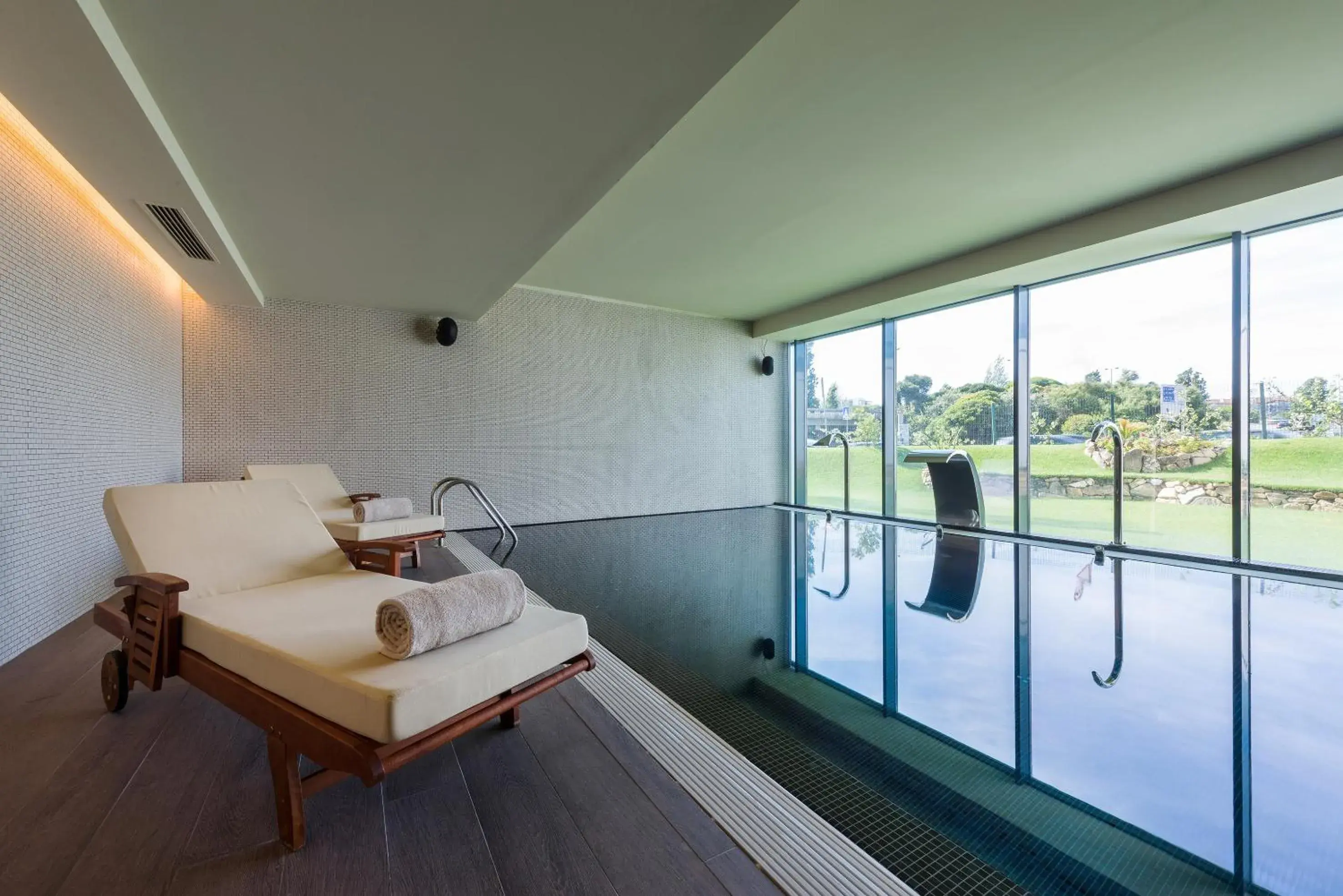 Swimming pool in Meliá Lisboa Aeroporto Swimming pool in Meliá Lisboa Aeroporto