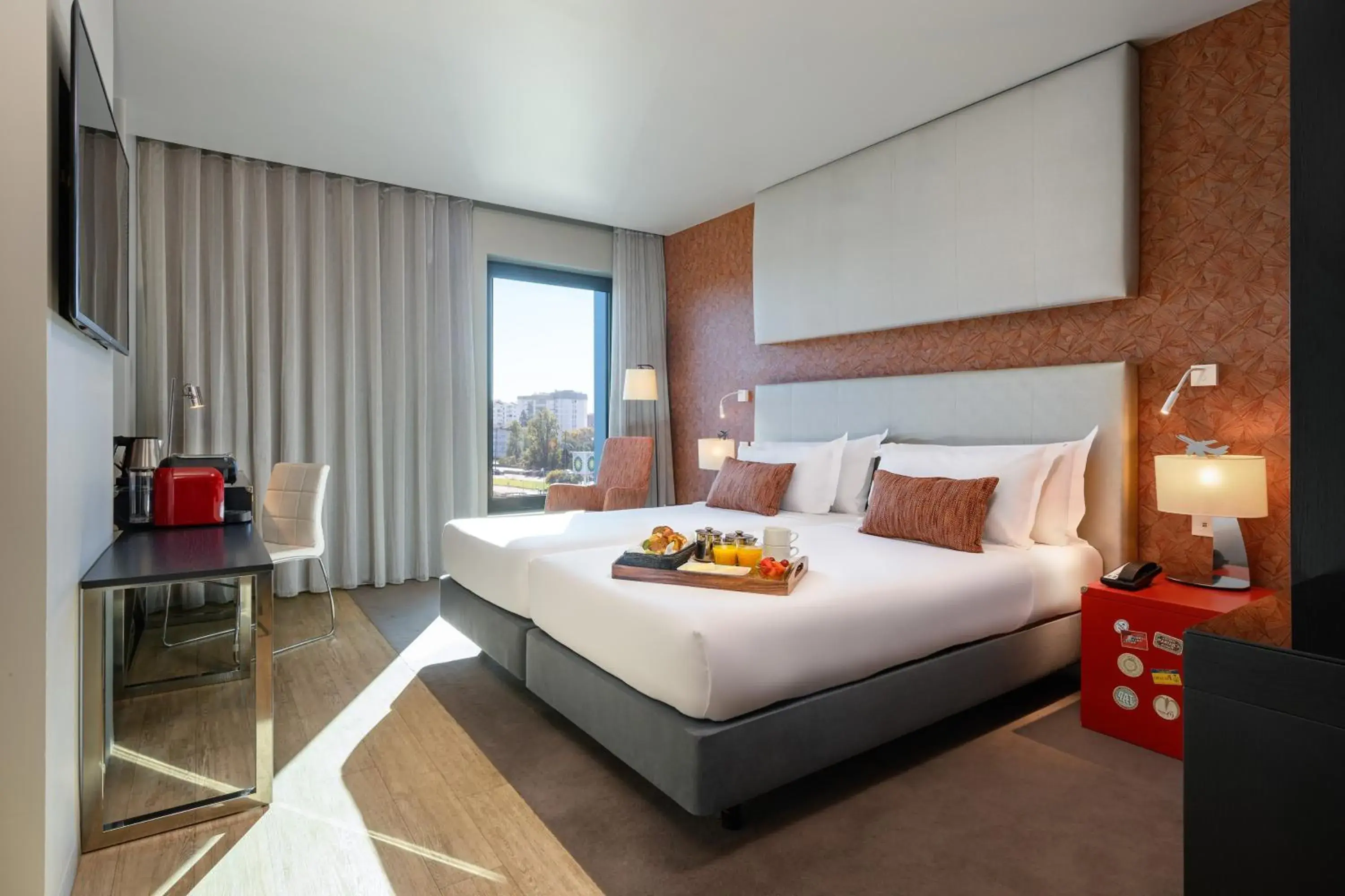 View (from property/room), Bed in Meliá Lisboa Aeroporto View (from property/room), Bed in Meliá Lisboa Aeroporto