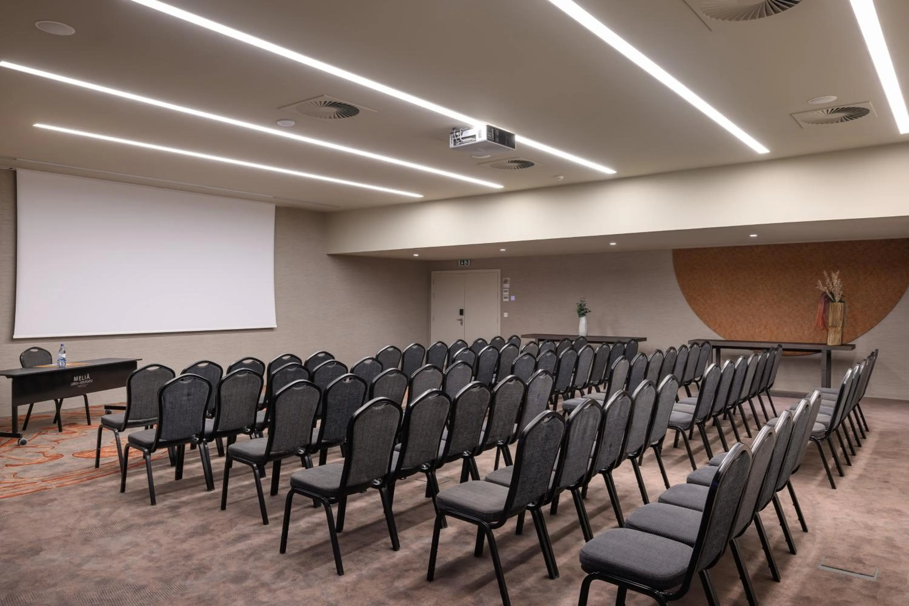 Meeting/conference room in Meliá Lisboa Aeroporto