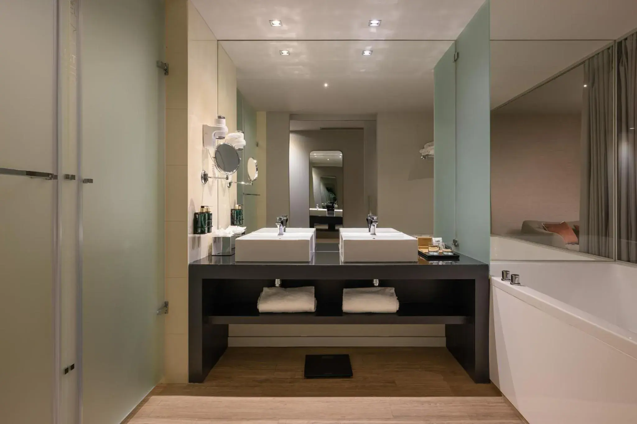 Bathroom in Meliá Lisboa Aeroporto Bathroom in Meliá Lisboa Aeroporto