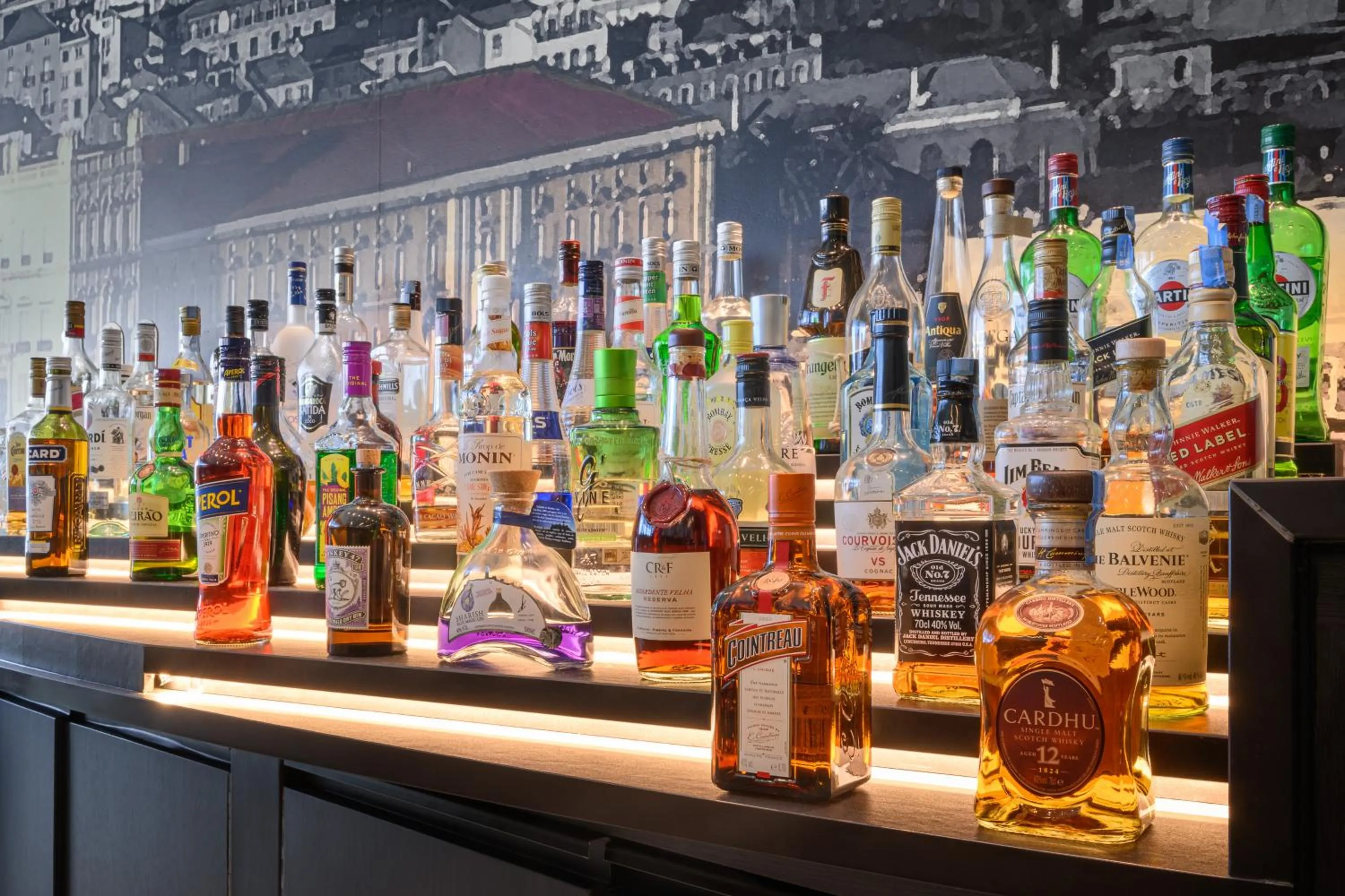 Lounge or bar in Meliá Lisboa Aeroporto