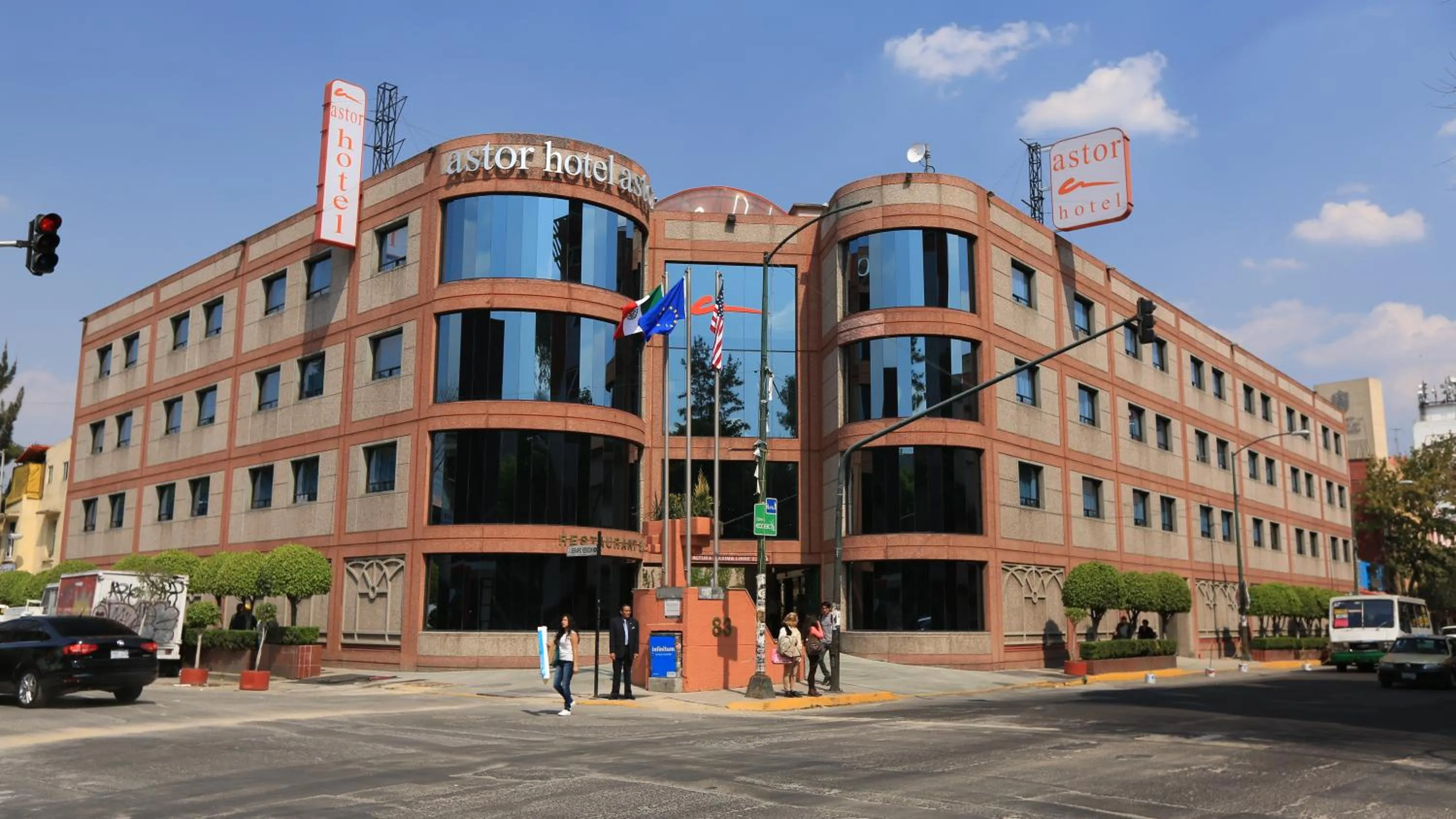 Nearby landmark in Hotel Astor