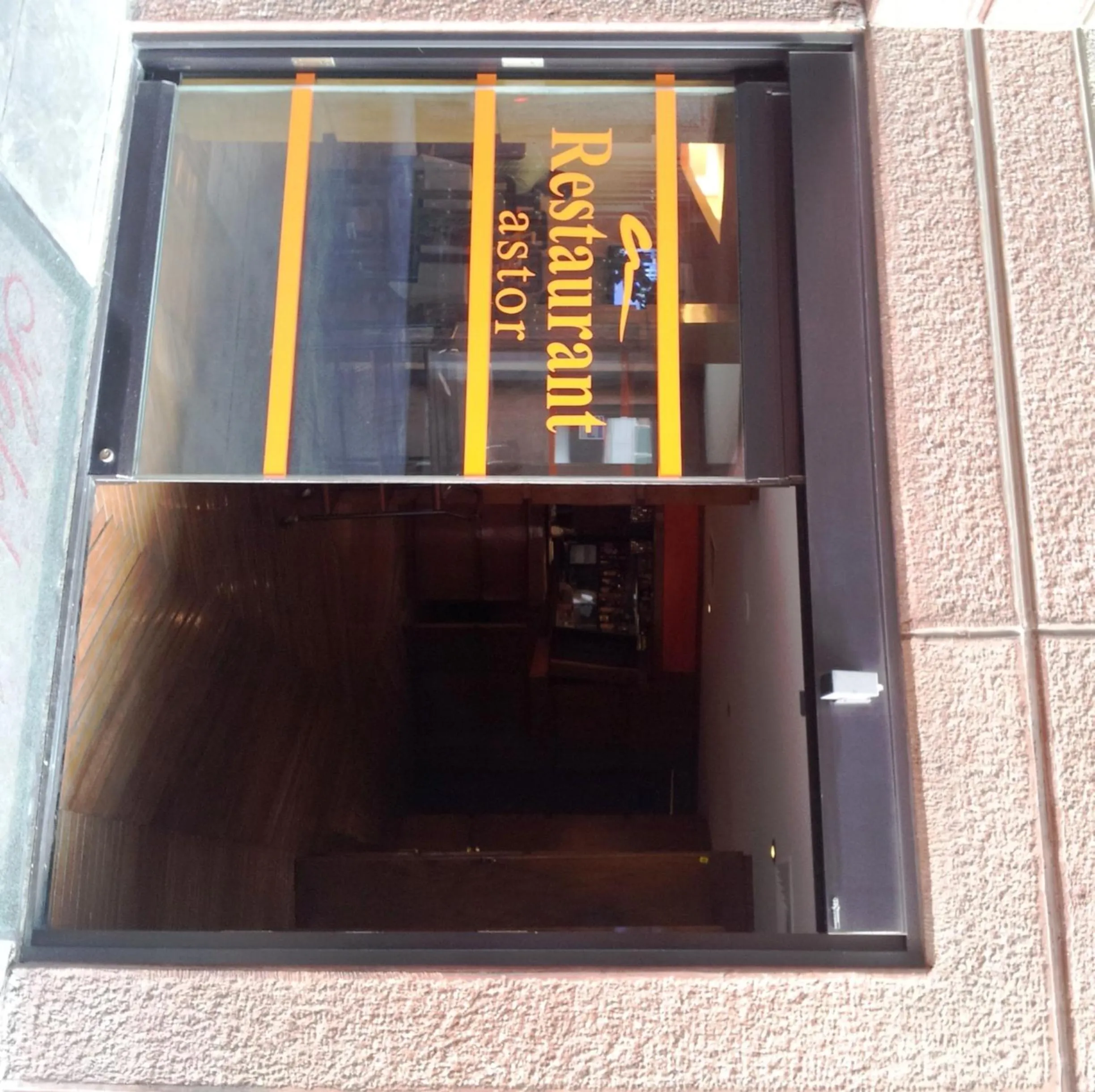 Restaurant/places to eat in Hotel Astor