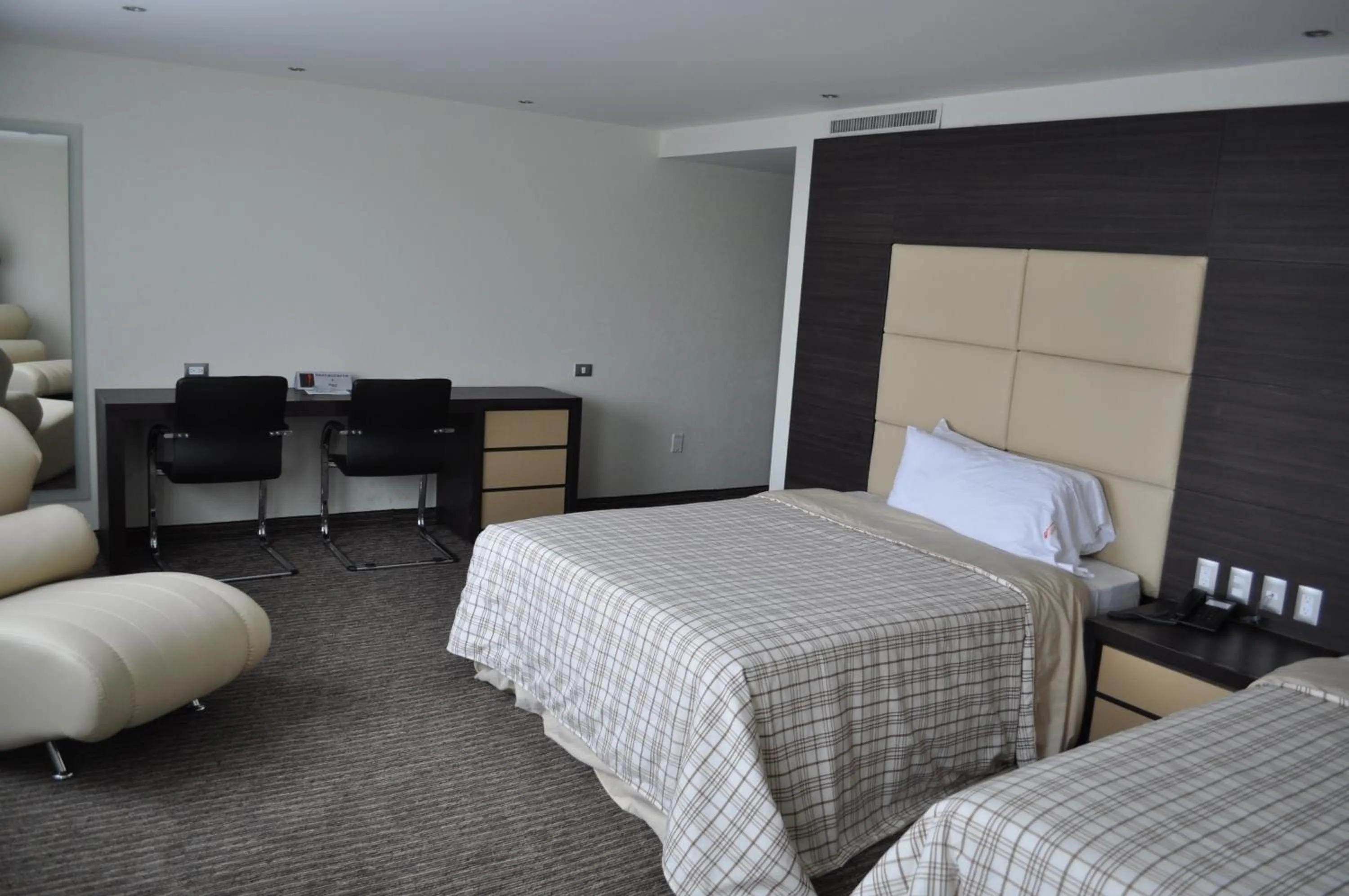 Photo of the whole room, Bed in Hotel Astor