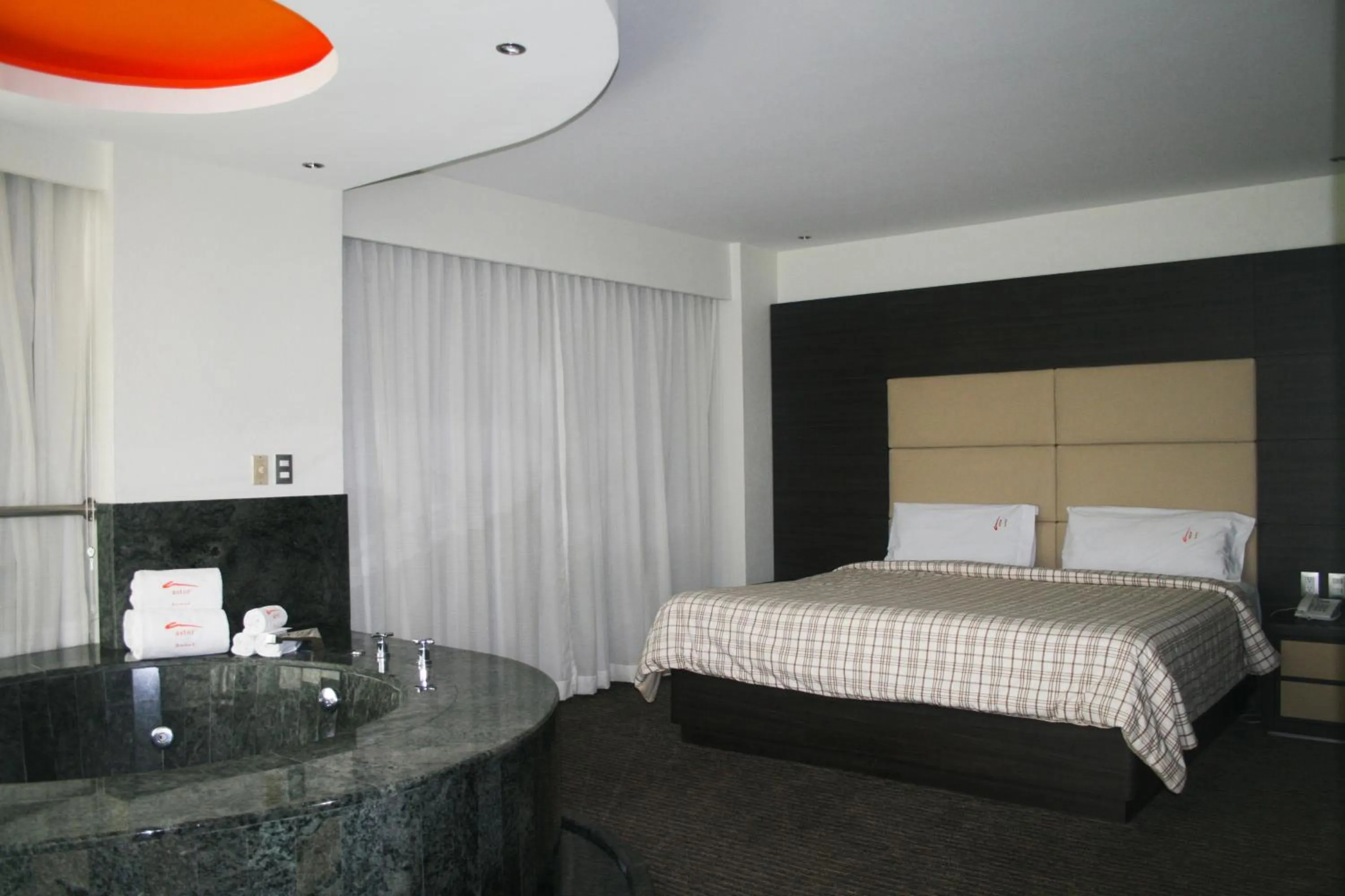 Photo of the whole room, Bed in Hotel Astor