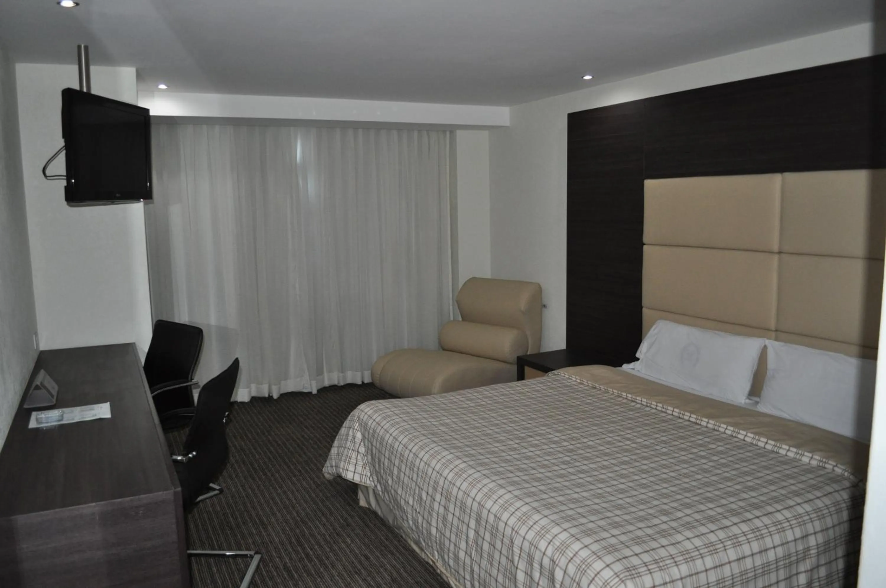 Photo of the whole room, Bed in Hotel Astor