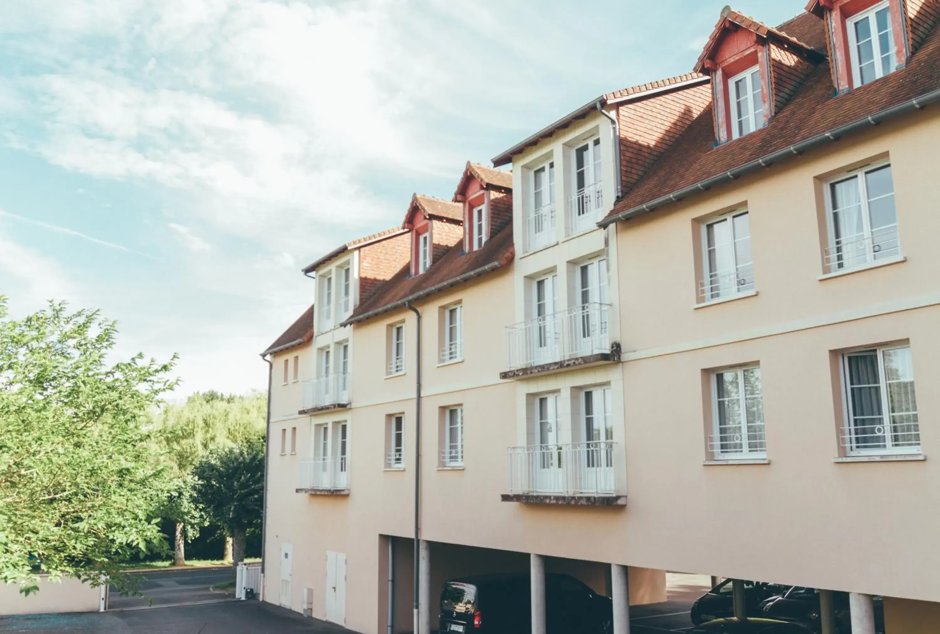 Property building in Terres de France - Appart'Hôtel La Roche-Posay Property building in Terres de France - Appart'Hôtel La Roche-Posay