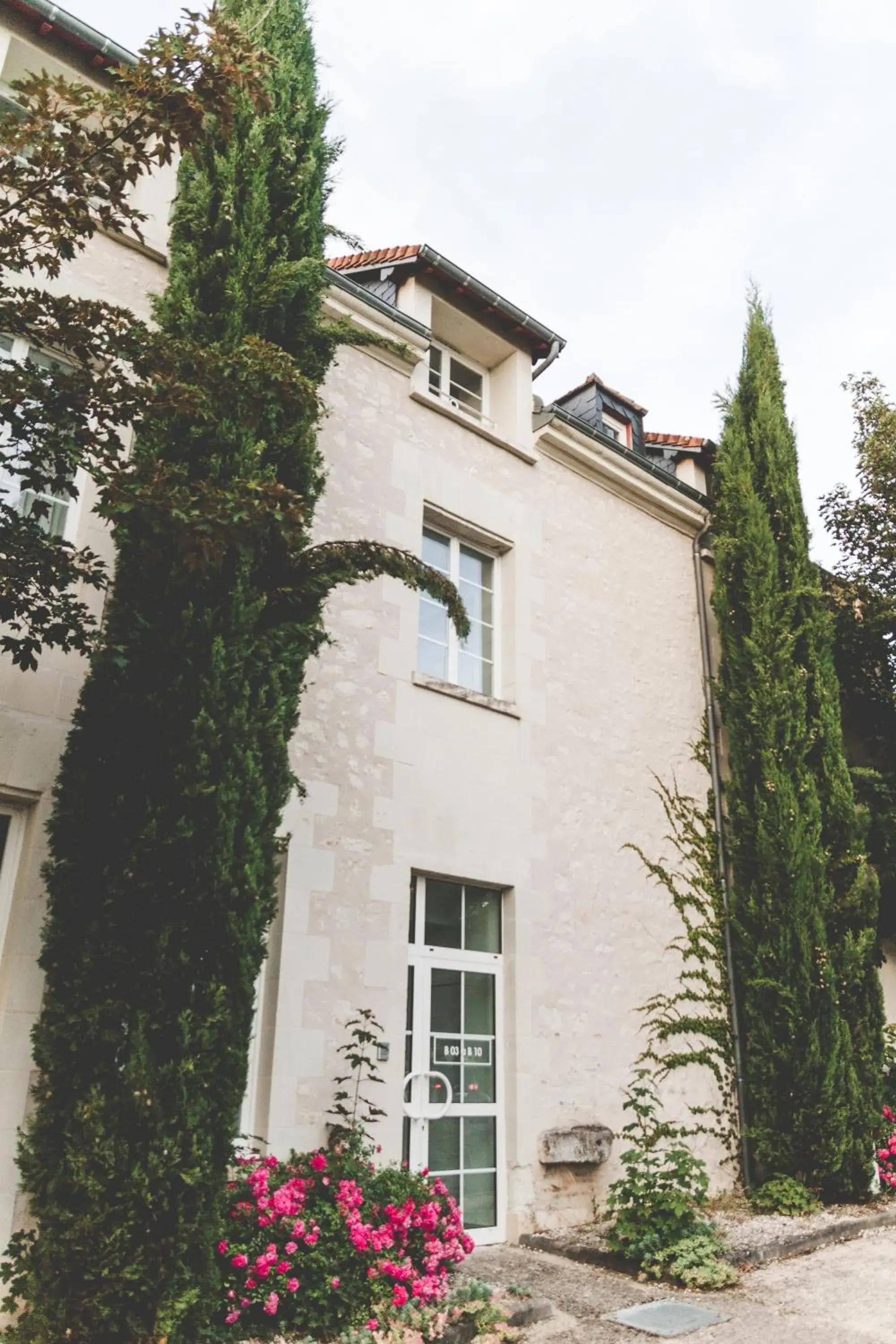 Property building in Terres de France - Appart'Hôtel La Roche-Posay Property building in Terres de France - Appart'Hôtel La Roche-Posay