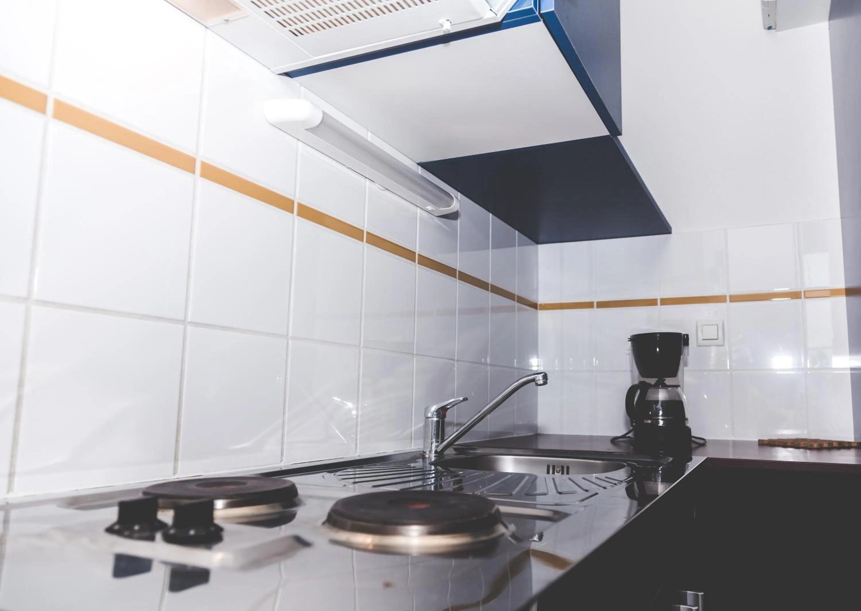 Kitchen or kitchenette in Terres de France - Appart'Hôtel La Roche-Posay