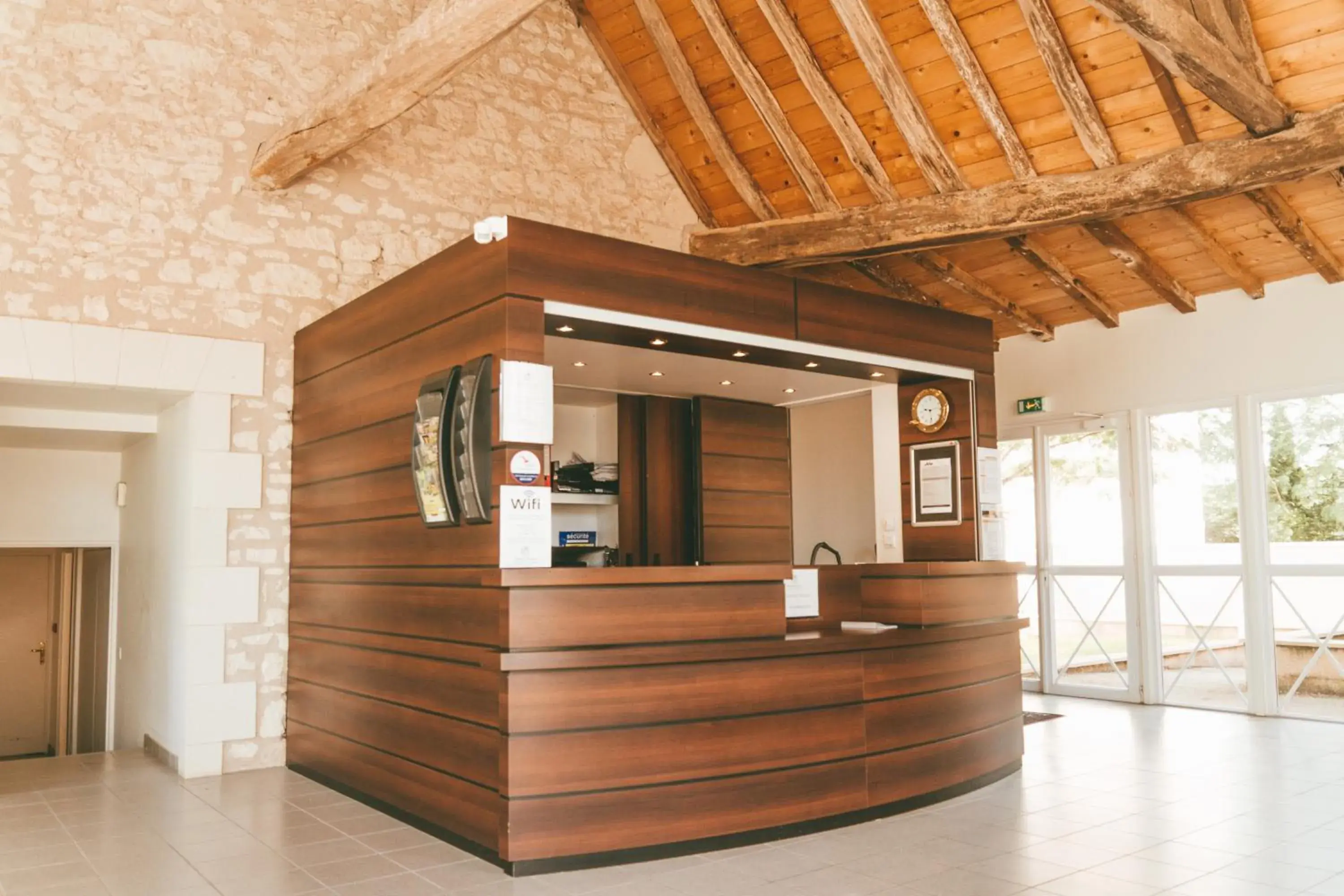 Lobby or reception in Terres de France - Appart'Hôtel La Roche-Posay Lobby or reception in Terres de France - Appart'Hôtel La Roche-Posay