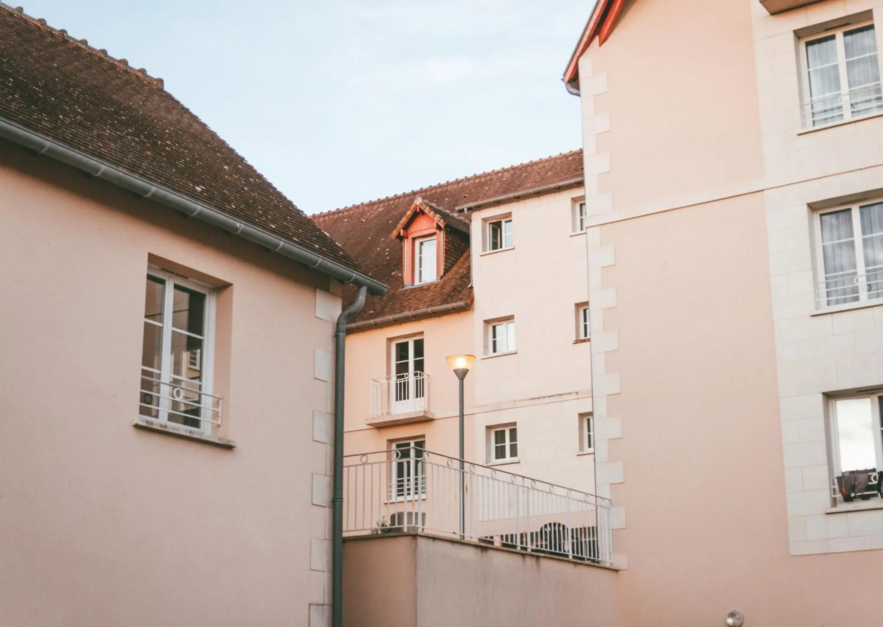 Property building in Terres de France - Appart'Hôtel La Roche-Posay Property building in Terres de France - Appart'Hôtel La Roche-Posay