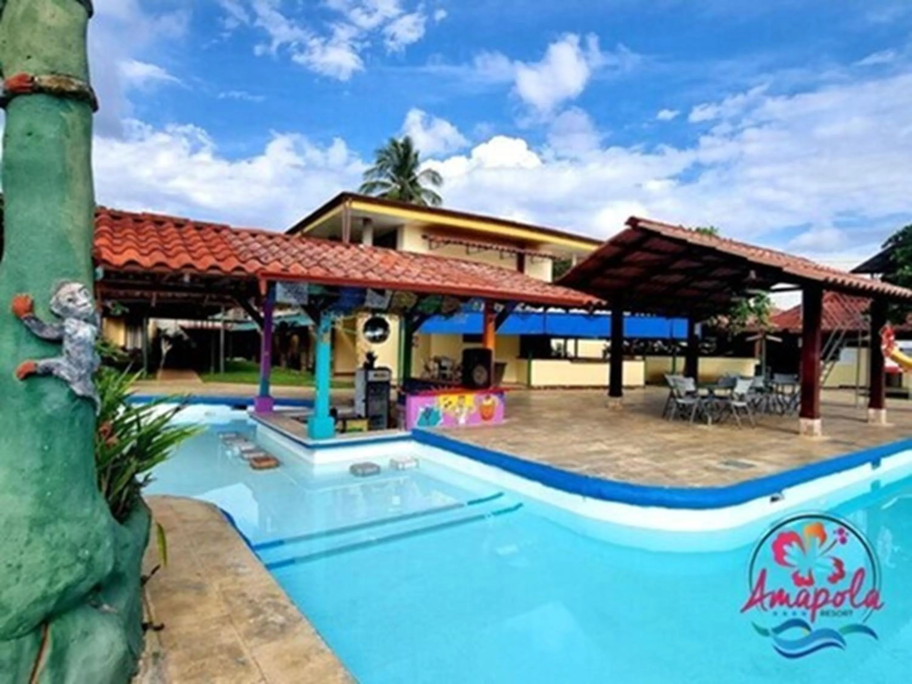 Swimming pool in Amapola Resort