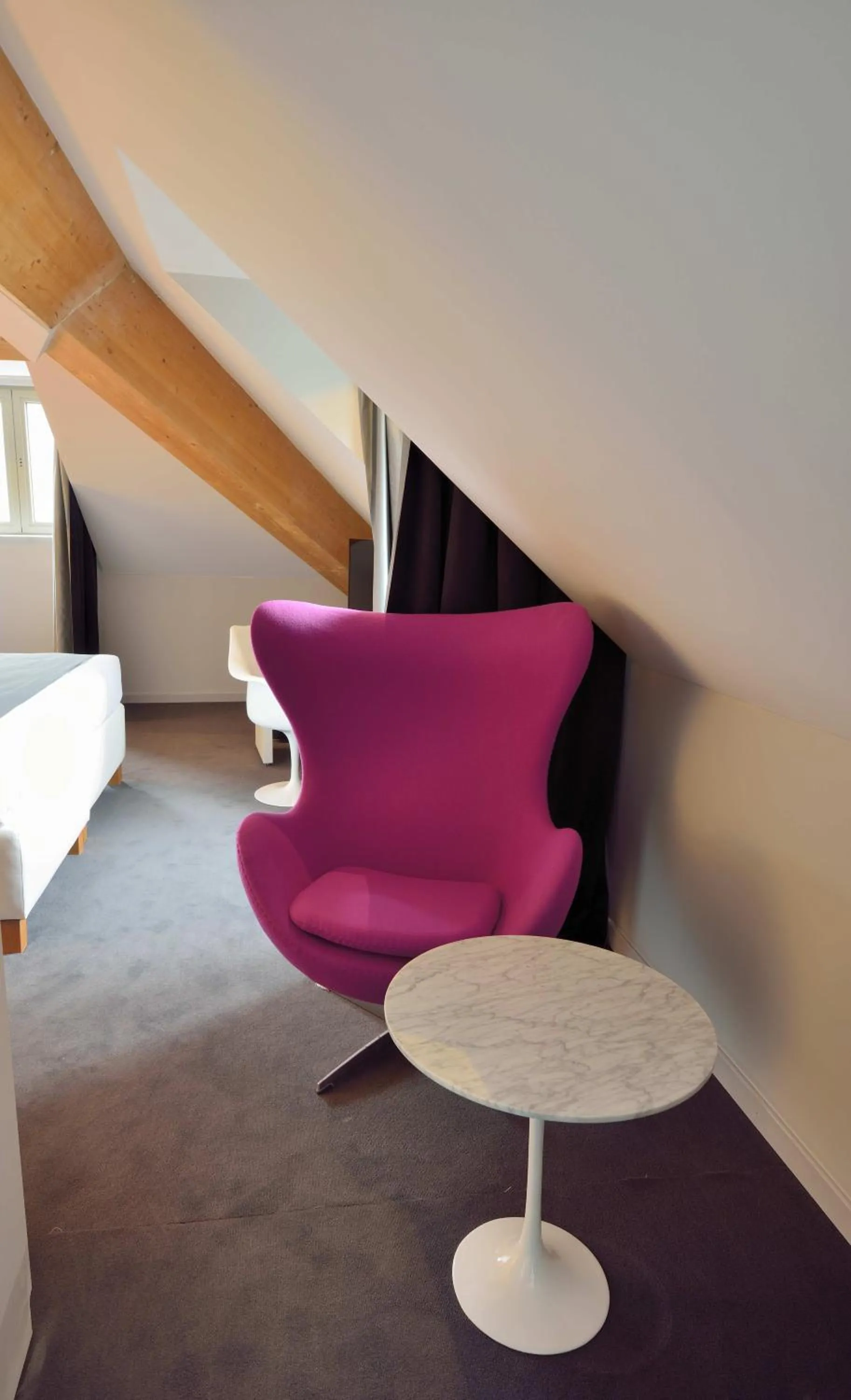 Seating area in Hotel Retro