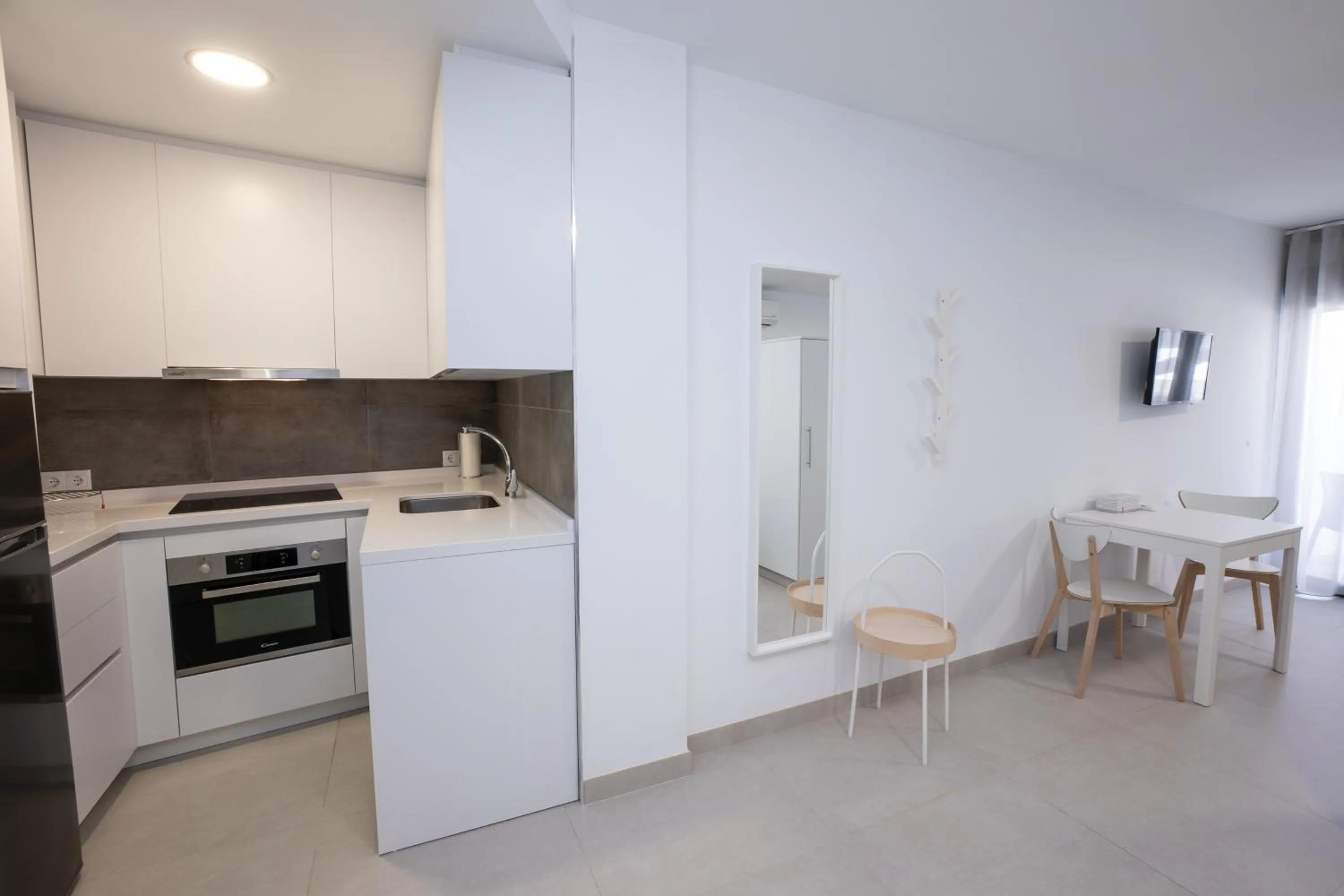 Kitchen or kitchenette in Apartamentos Mombasa 1 Planta