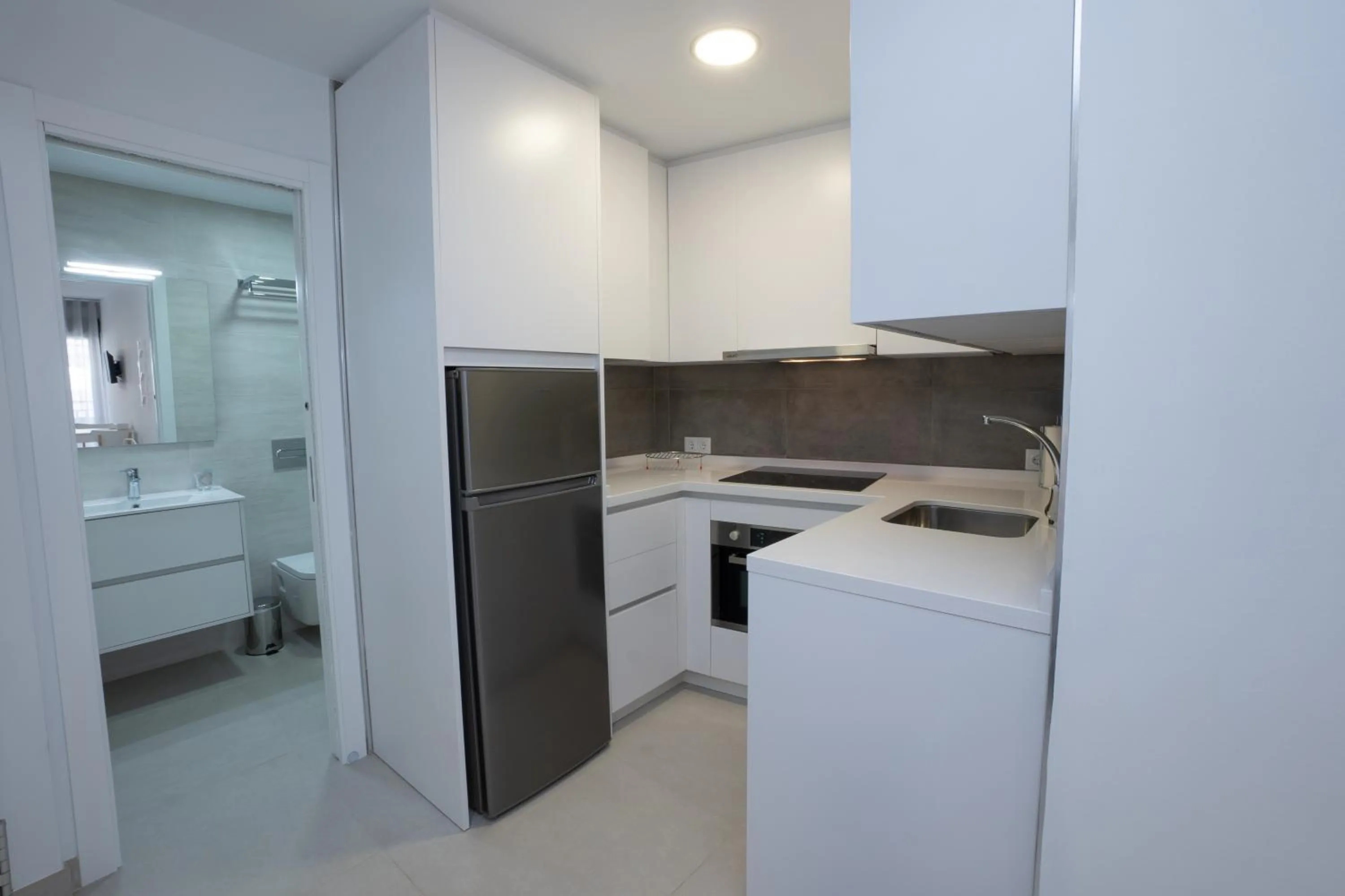 Kitchen or kitchenette in Apartamentos Mombasa 1 Planta