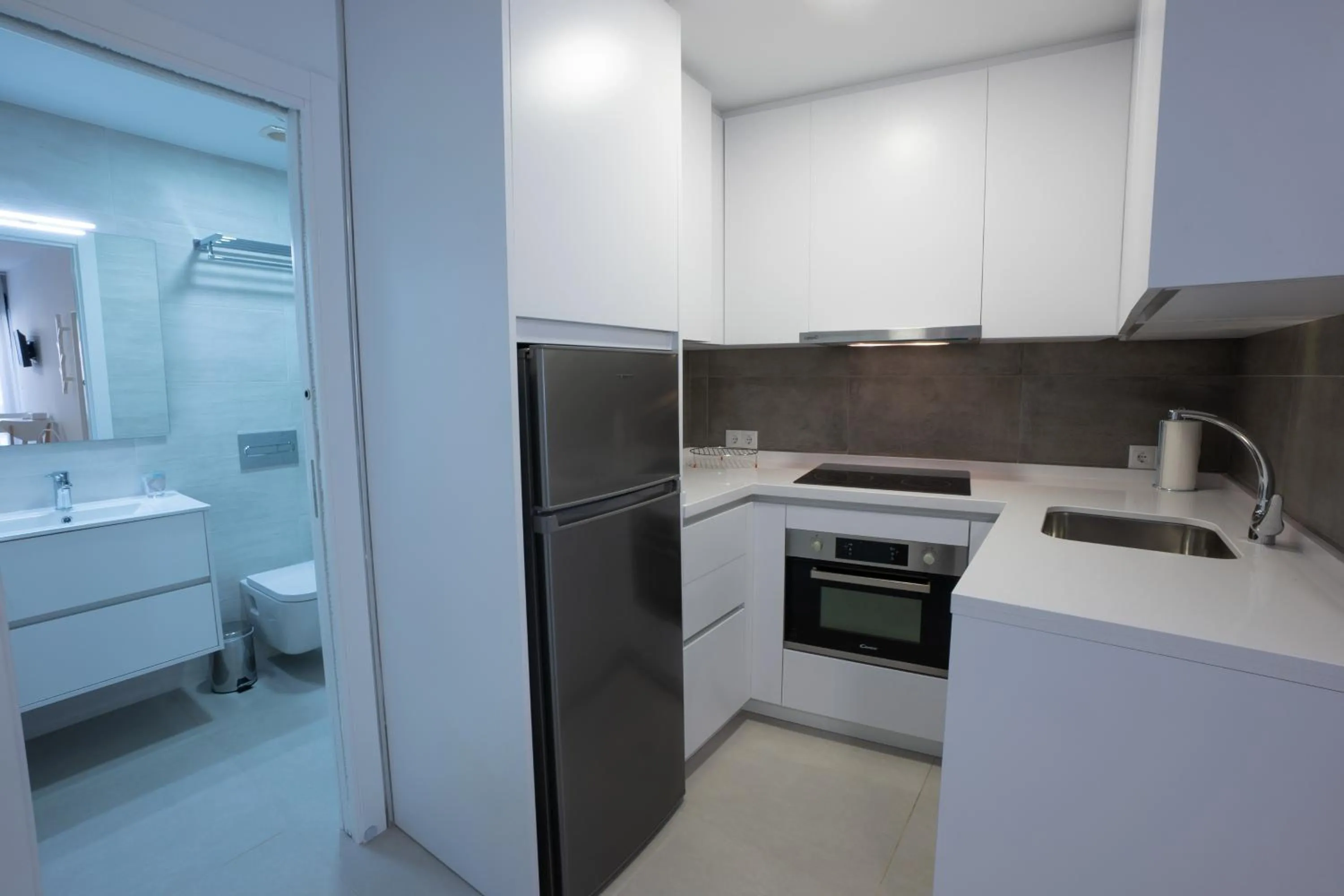 Kitchen or kitchenette in Apartamentos Mombasa 1 Planta