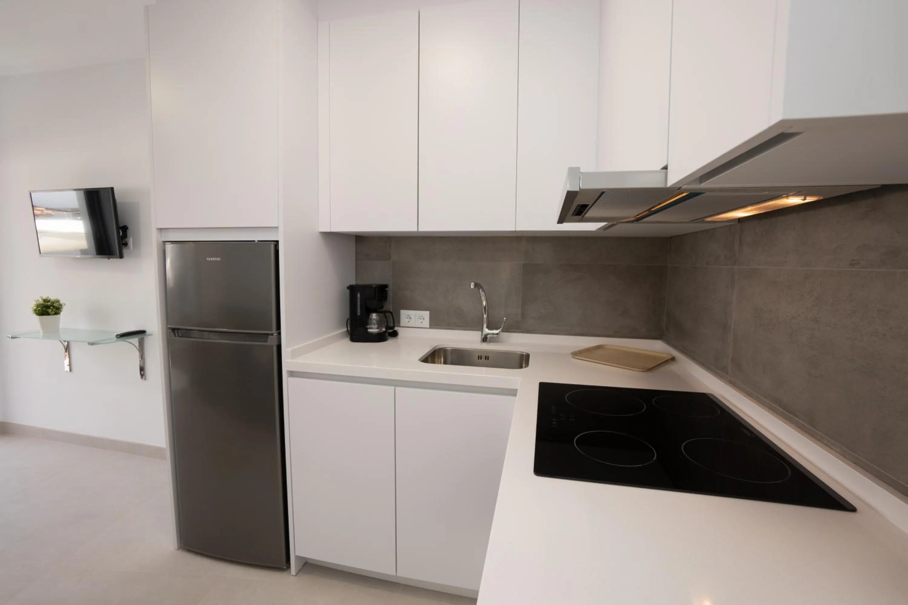 Kitchen or kitchenette in Apartamentos Mombasa 1 Planta