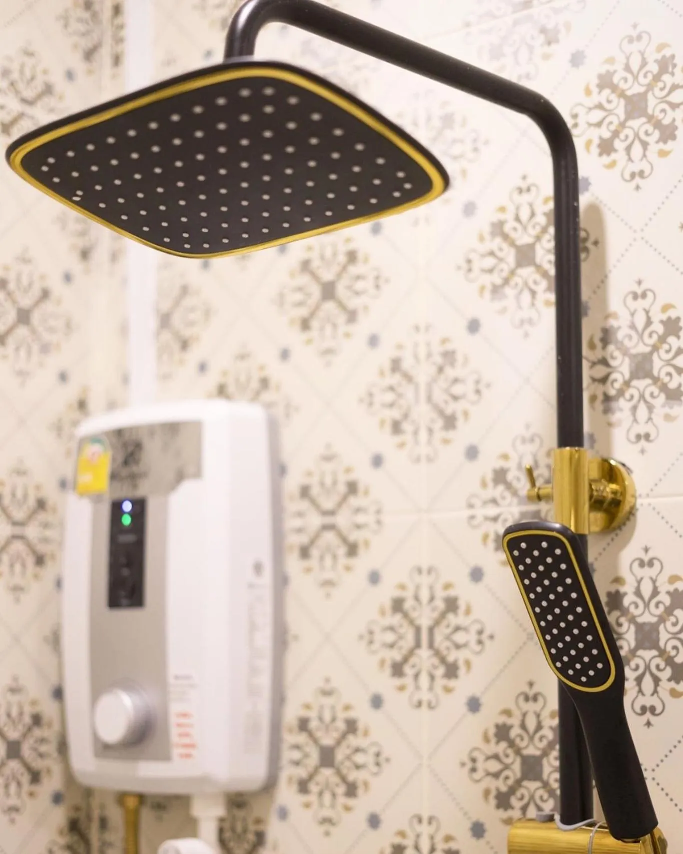 Shower in Isara Boutique Hotel and Cafe