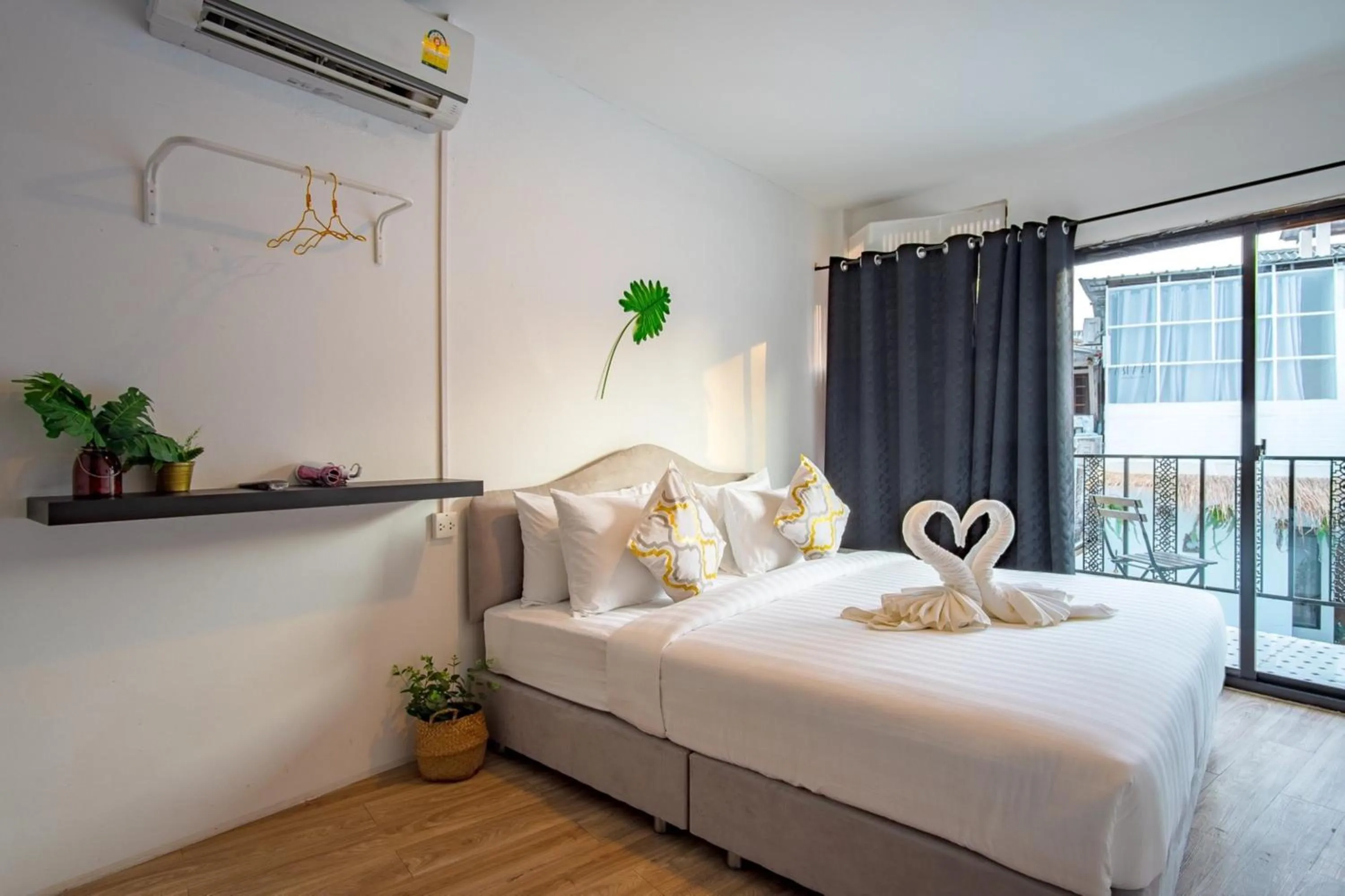 Bed in Isara Boutique Hotel and Cafe