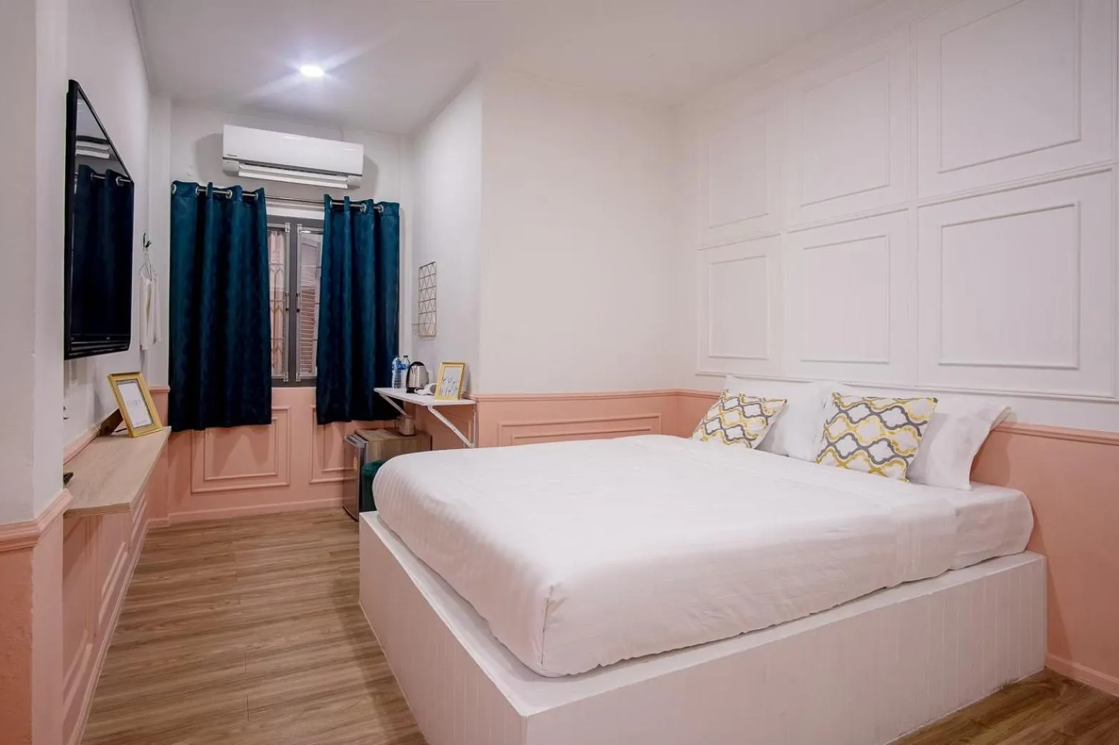 Bed in Isara Boutique Hotel and Cafe