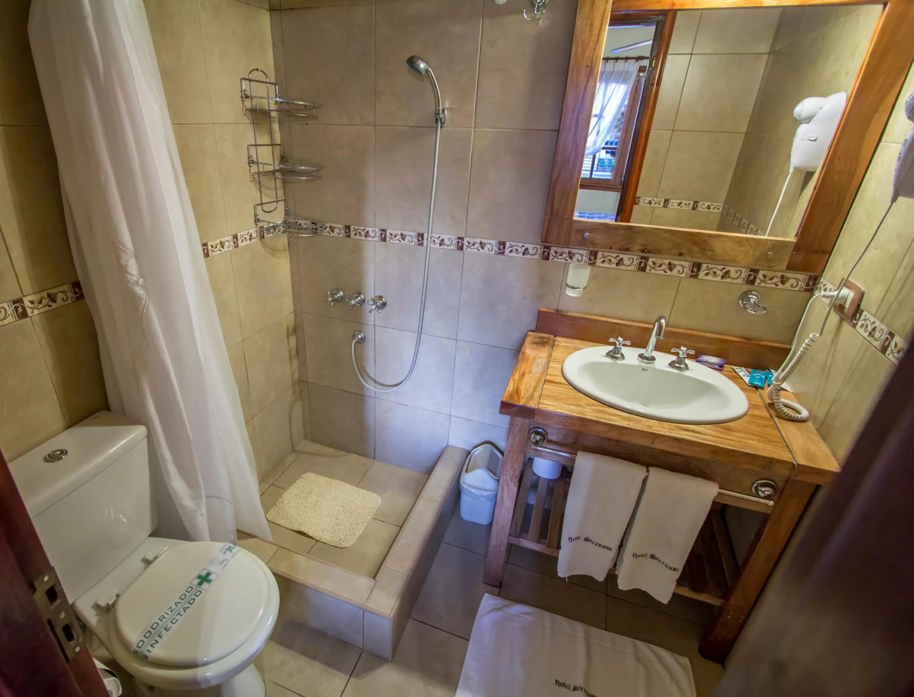 Shower in Hosteria Sirenuse