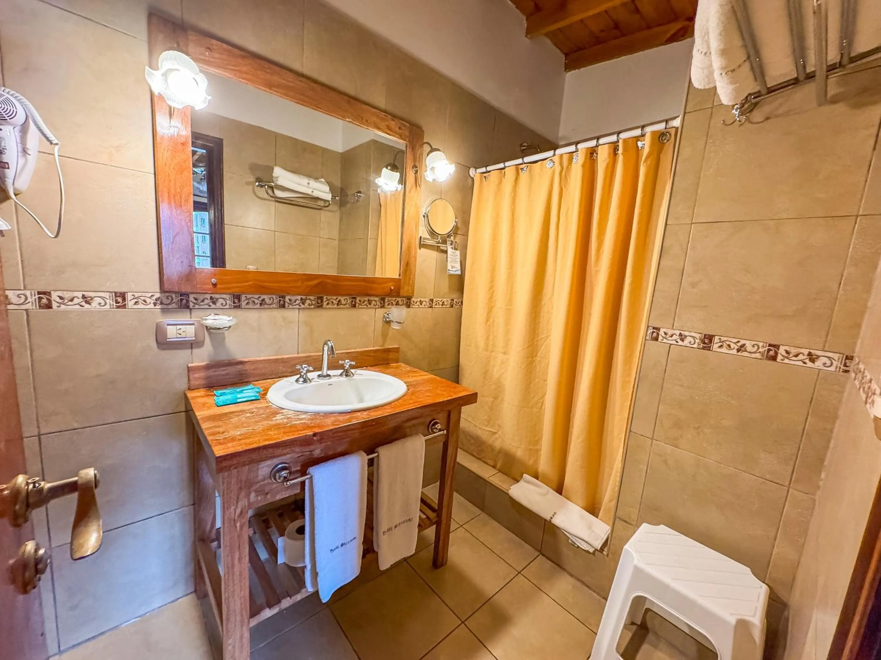 Shower in Hosteria Sirenuse