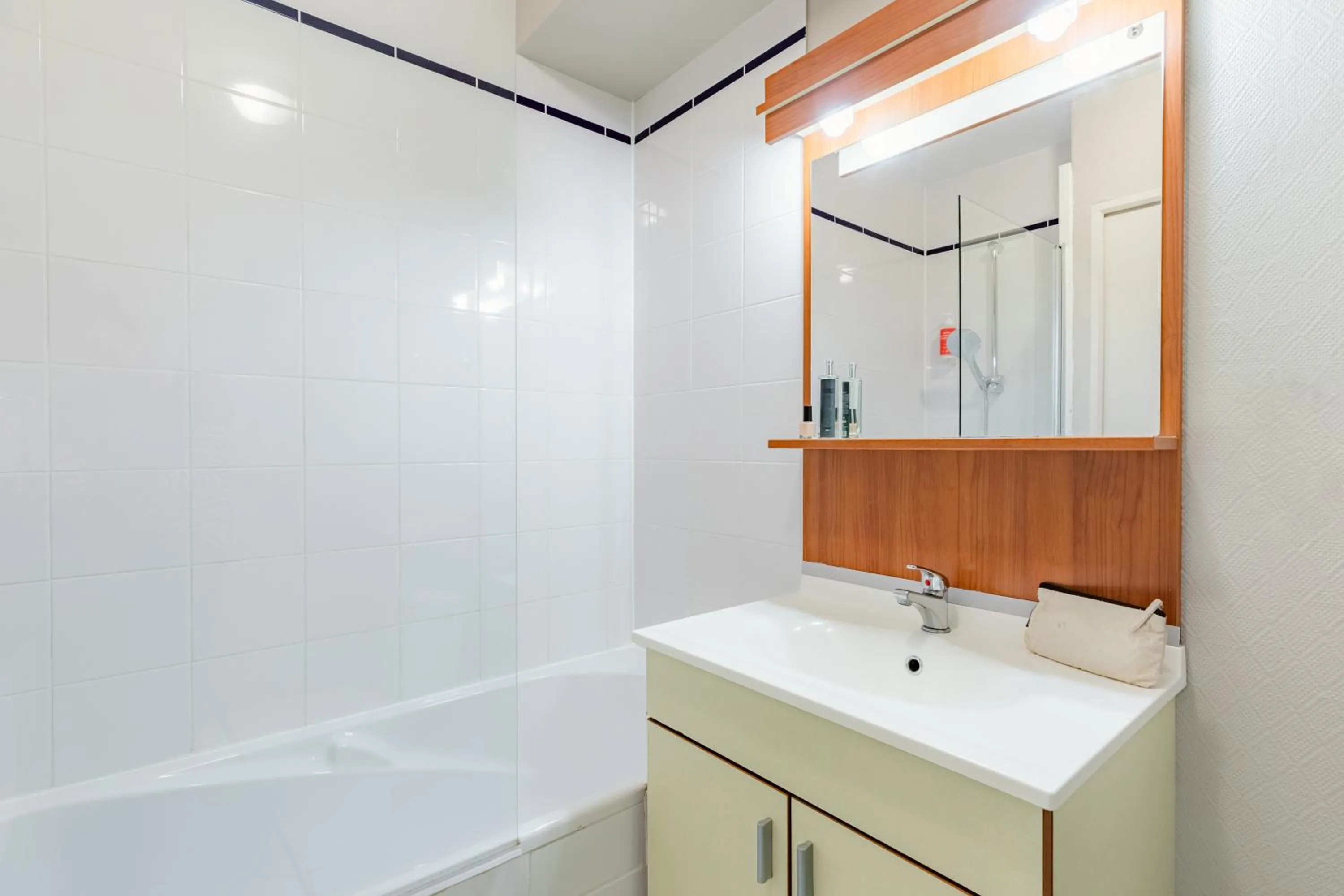 Bathroom in Appart'City Confort Nantes Cité des Congrès