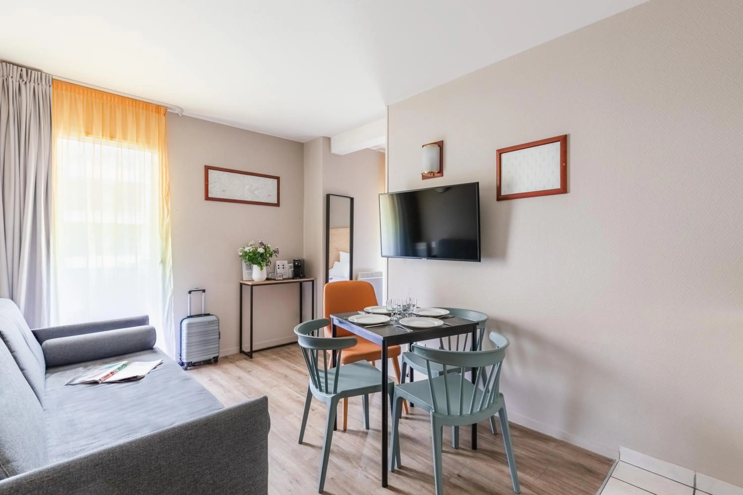 TV and multimedia in Appart'City Confort Nantes Cité des Congrès