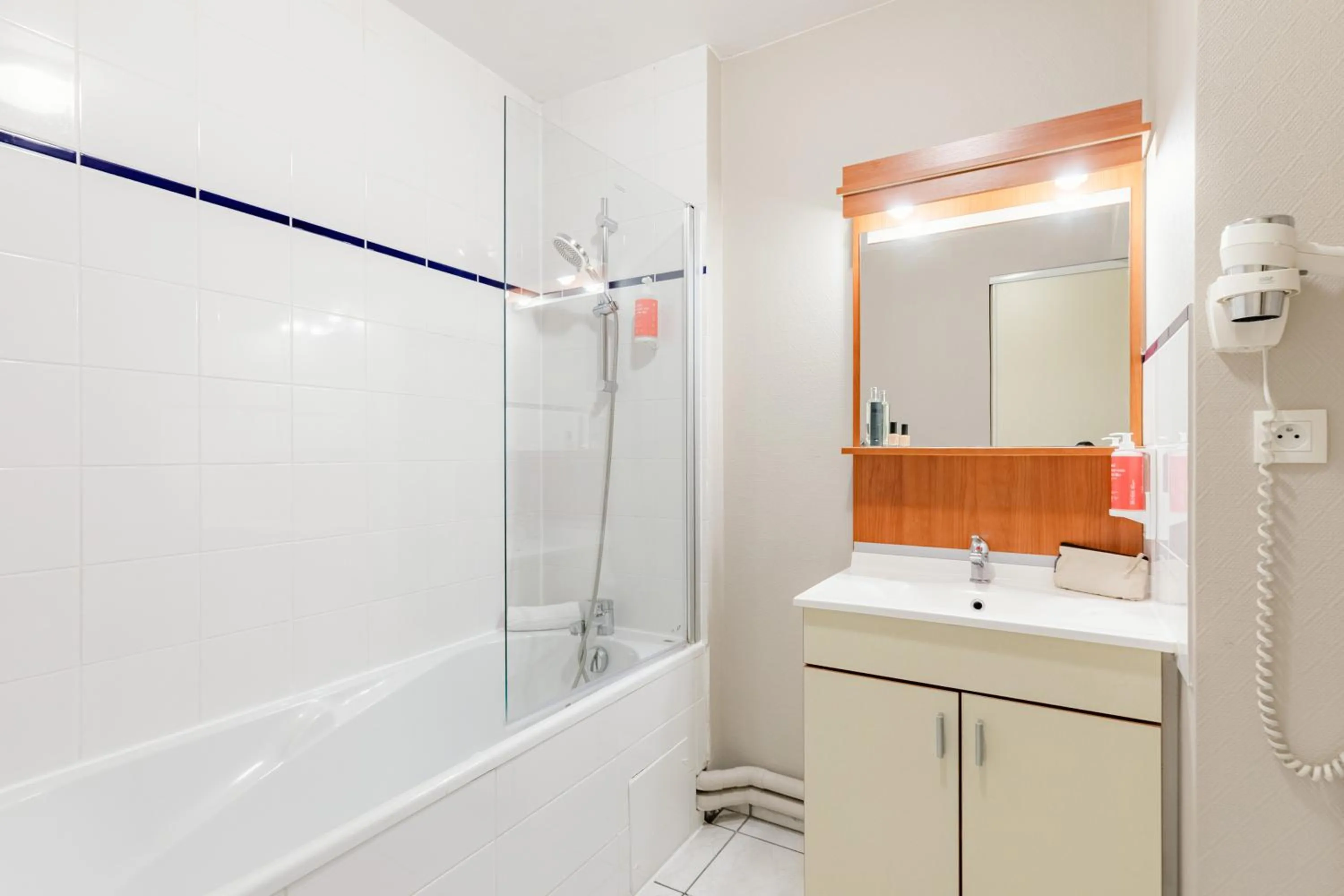 Bathroom in Appart'City Confort Nantes Cité des Congrès