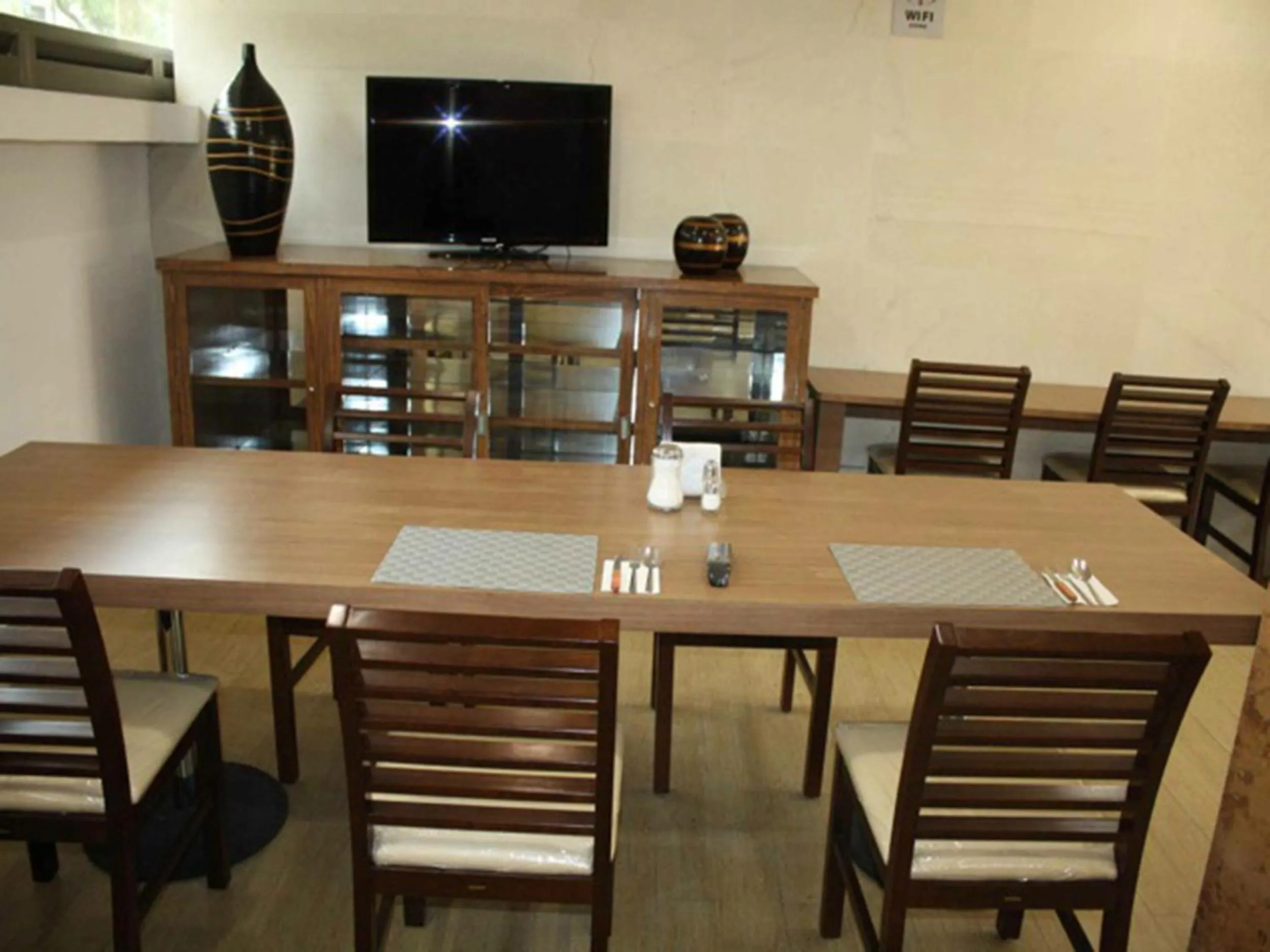 Restaurant/places to eat in Hotel Villa de Madrid