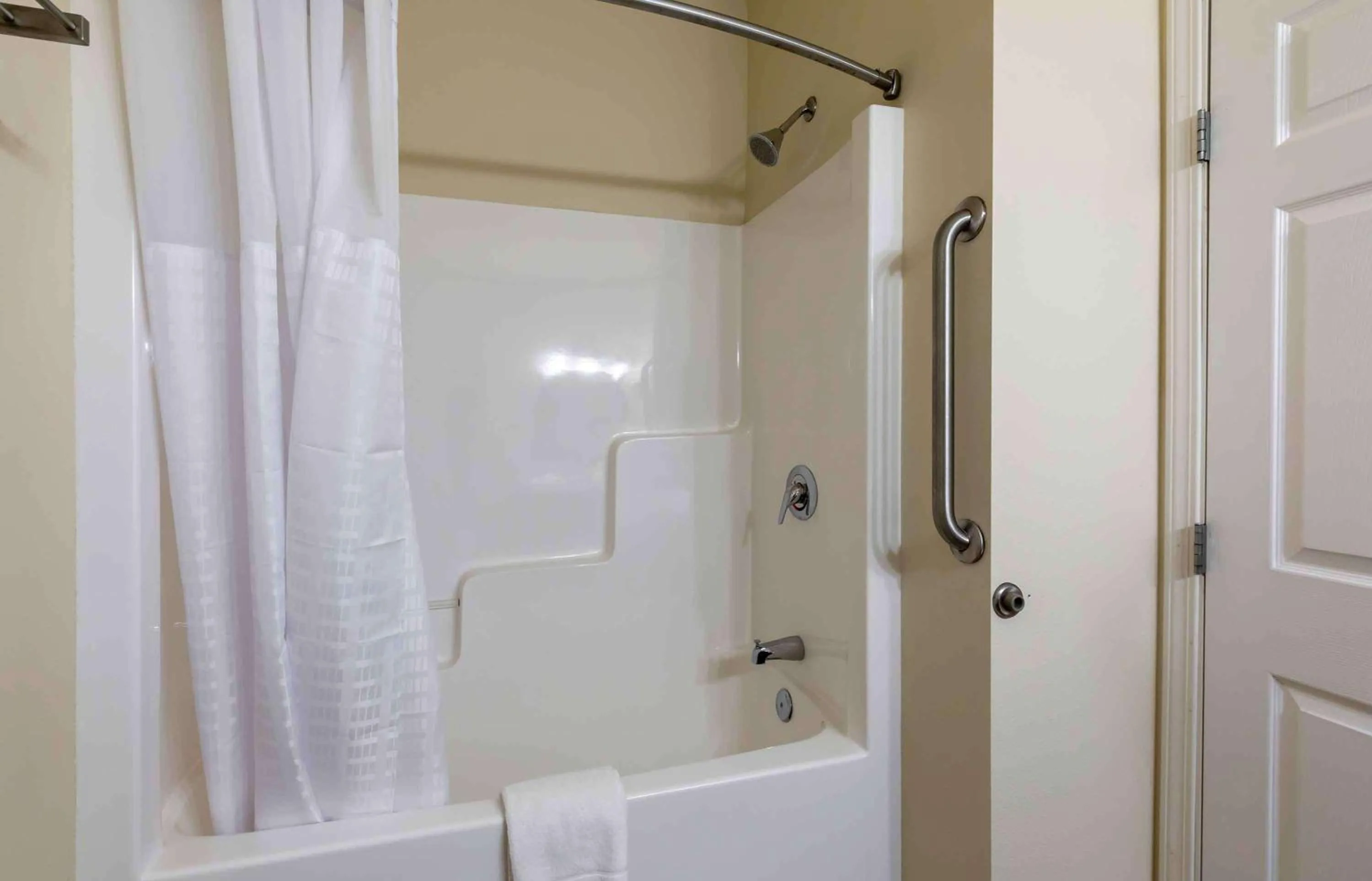 Bathroom in Extended Stay Americas Suites - Minot